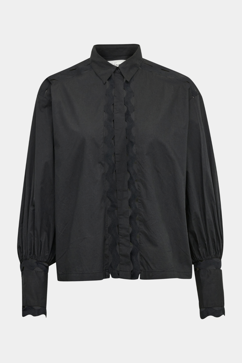 skjorte, bluse, blouse, shirt, skjortebluse, sort, black, elegant, fin, feminin, flæser, blonder, lace, langærmet, bomuld, cotton, crispy, soft, blød, strygefri, krave, Copenhagen muse, Malene Birger, hverdag, fest, kvinde, dame, woman, business, classic, staple
