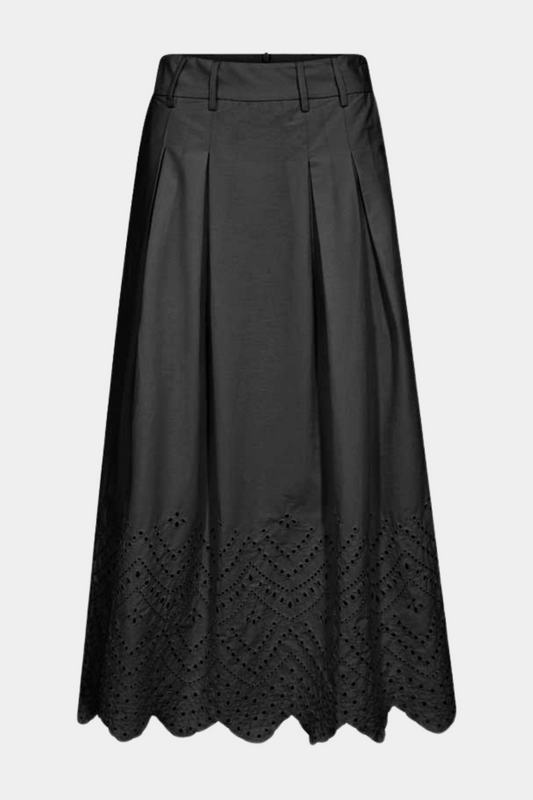 nederdel, skirt, maxi, midi, maxiskirt, sort, black, broderi, brodering, broderi anglaise, bæltestropper, a-shape, løs, loose, elegant, fin, feminin, hverdag, fest, sommer, luftig, sommernederdel, kvinde, dame, woman, fin, smuk