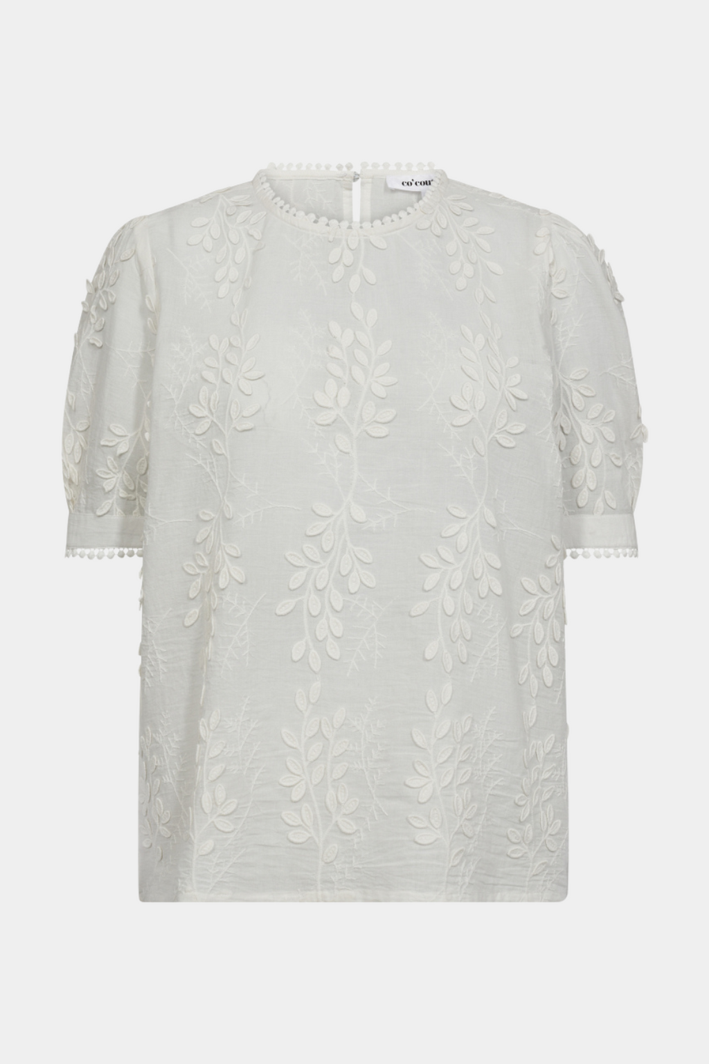 bluse, tee, tshirt, offwhite, blomster, broderet, broderi, blonder, Fin, smuk, elegant, klassisk, staple, feminin, pæn, rå, cool, sej, unik, musthave, hverdag, fest, kvinde, dame, woman
