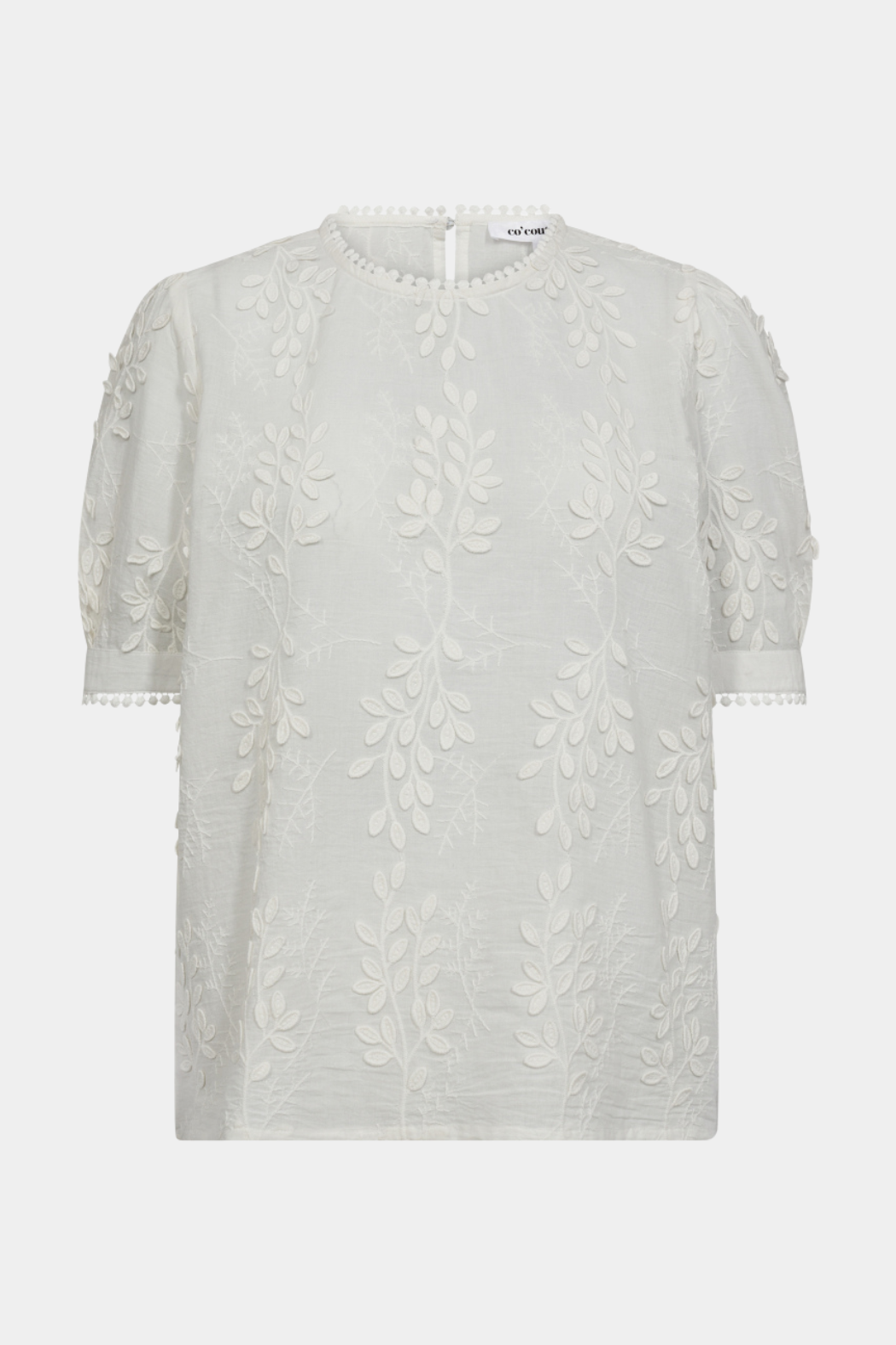 bluse, tee, tshirt, offwhite, blomster, broderet, broderi, blonder, Fin, smuk, elegant, klassisk, staple, feminin, pæn, rå, cool, sej, unik, musthave, hverdag, fest, kvinde, dame, woman
