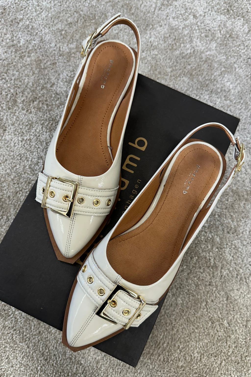 Want Go, beige patent leather