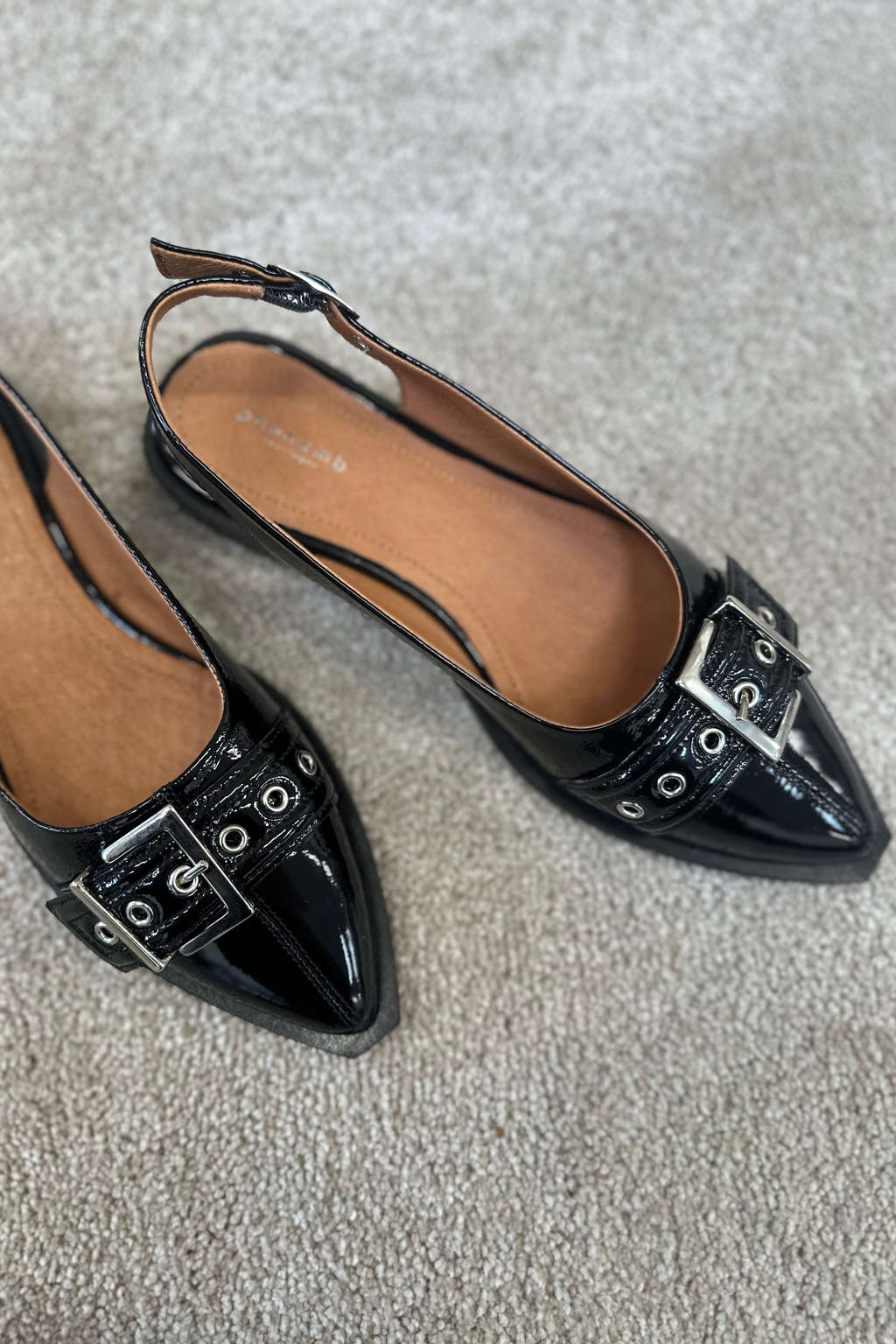 Want, black patent leather