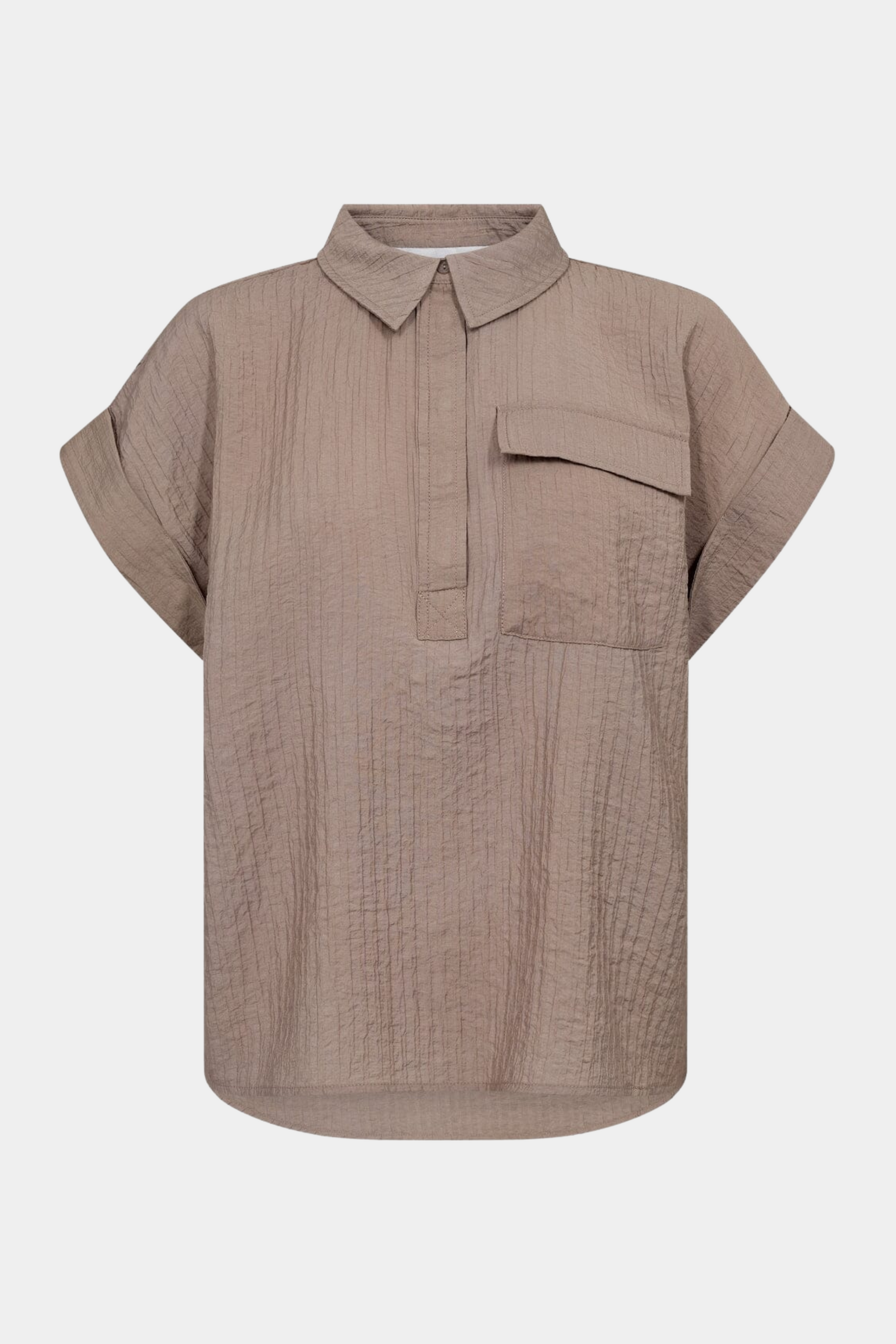 top, bluse, kortærmet, klassisk, boxy, løs, loose, crepe, struktur, Fin, smuk, elegant, klassisk, staple, feminin, pæn, rå, cool, sej, unik, musthave, hverdag, fest, kvinde, dame, woman, casual, basic, brun, brown, walnut