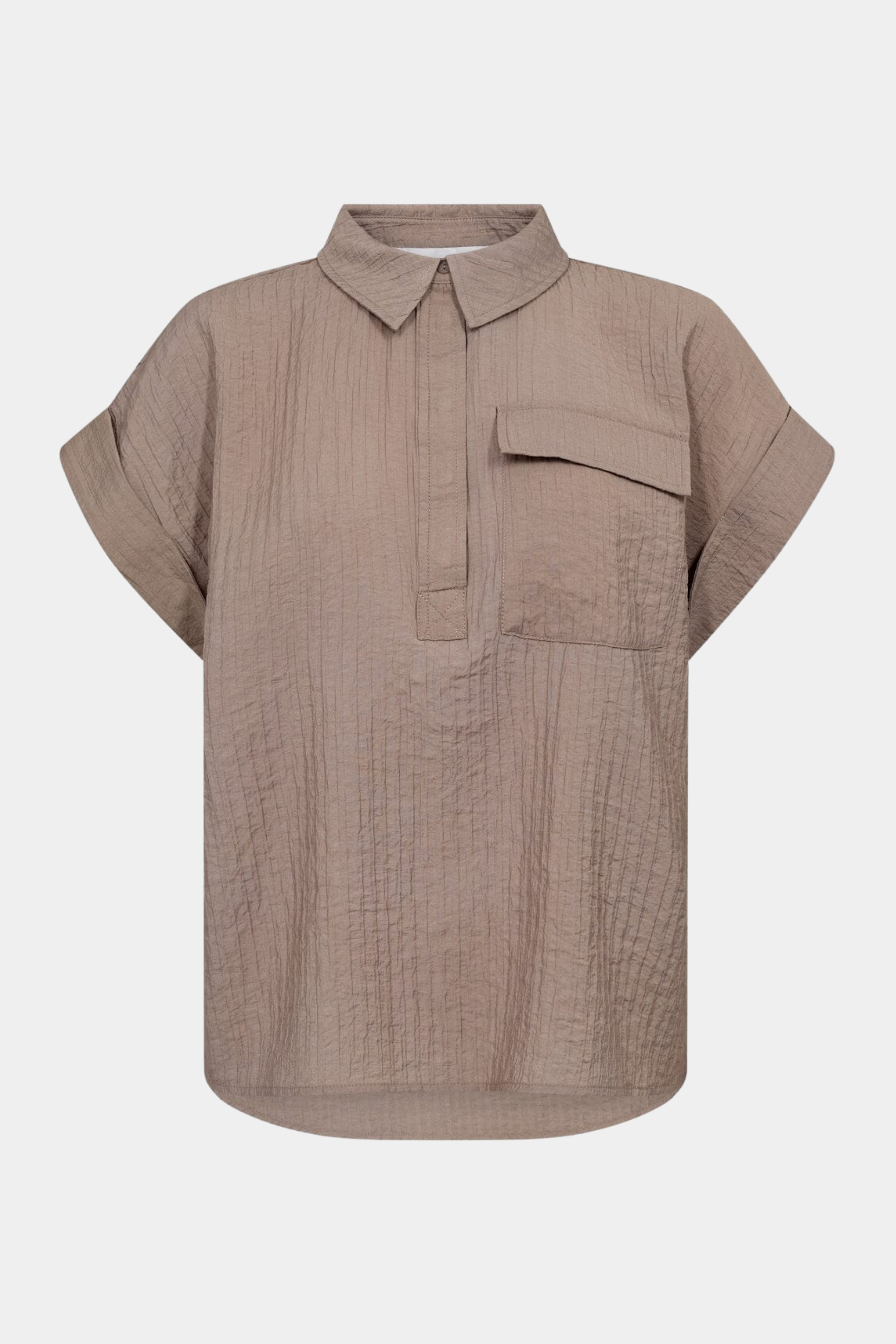 top, bluse, kortærmet, klassisk, boxy, løs, loose, crepe, struktur, Fin, smuk, elegant, klassisk, staple, feminin, pæn, rå, cool, sej, unik, musthave, hverdag, fest, kvinde, dame, woman, casual, basic, brun, brown, walnut