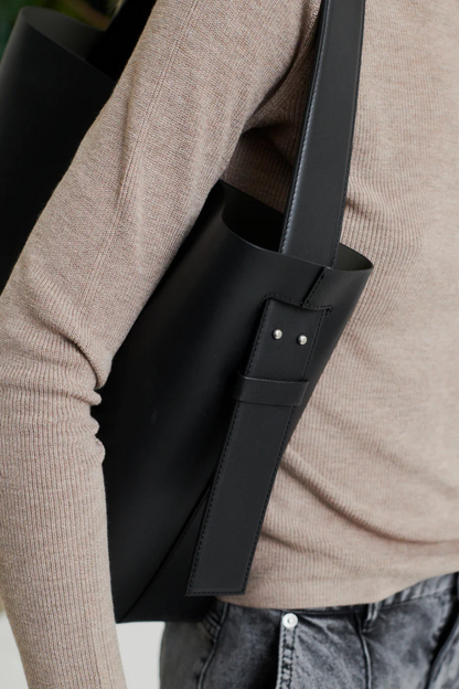 Leata maxi leather bag