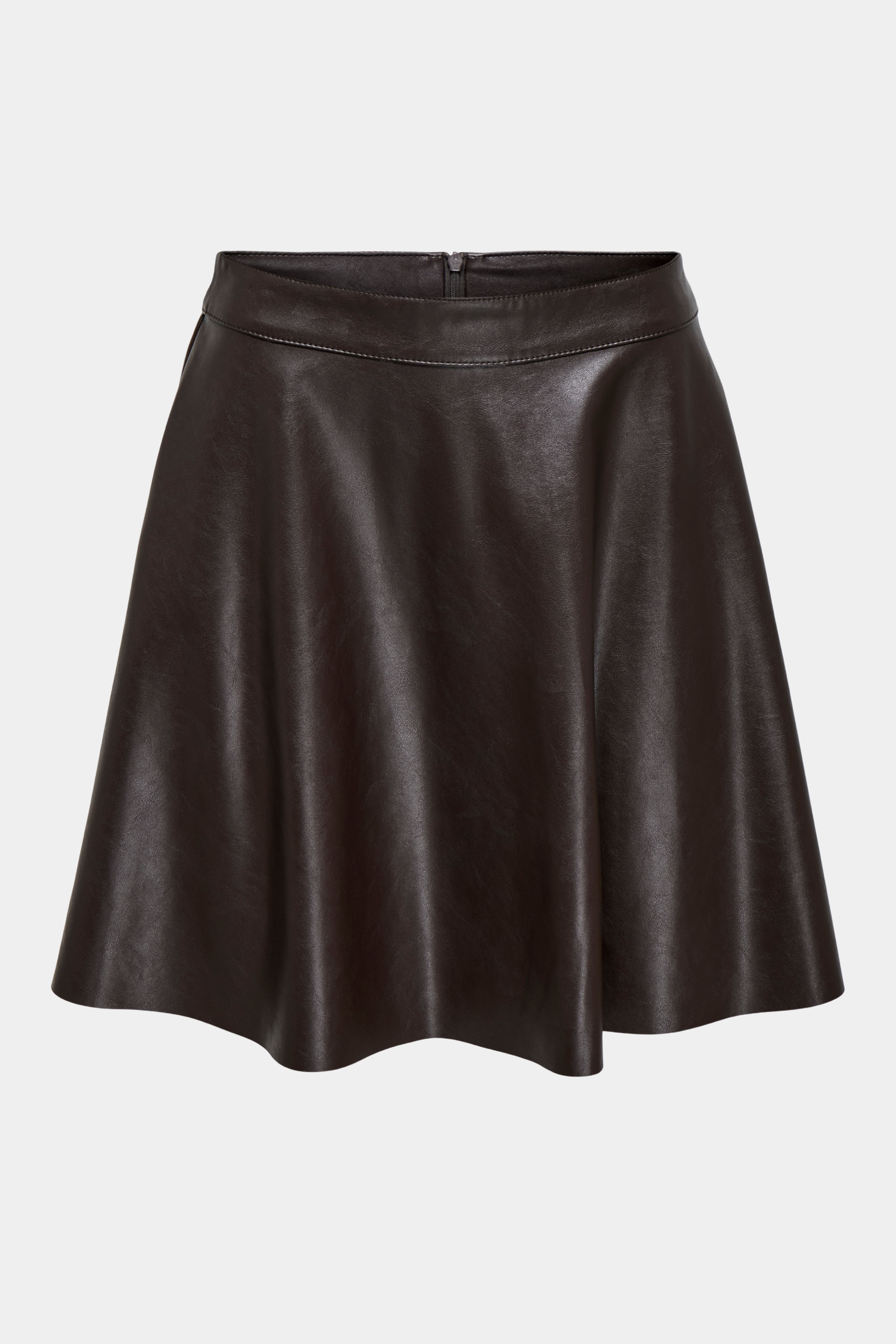 Fin, smuk, elegant, klassisk, staple, feminin, pæn, rå, cool, sej, unik, musthave, hverdag, fest, kvinde, dame, woman, nederdel, skirt, short, mini, midi, skater, skaterskirt, brun, brown, læder, leather, faux, PU, mørkebrun, blød, soft, knælang, lårkort