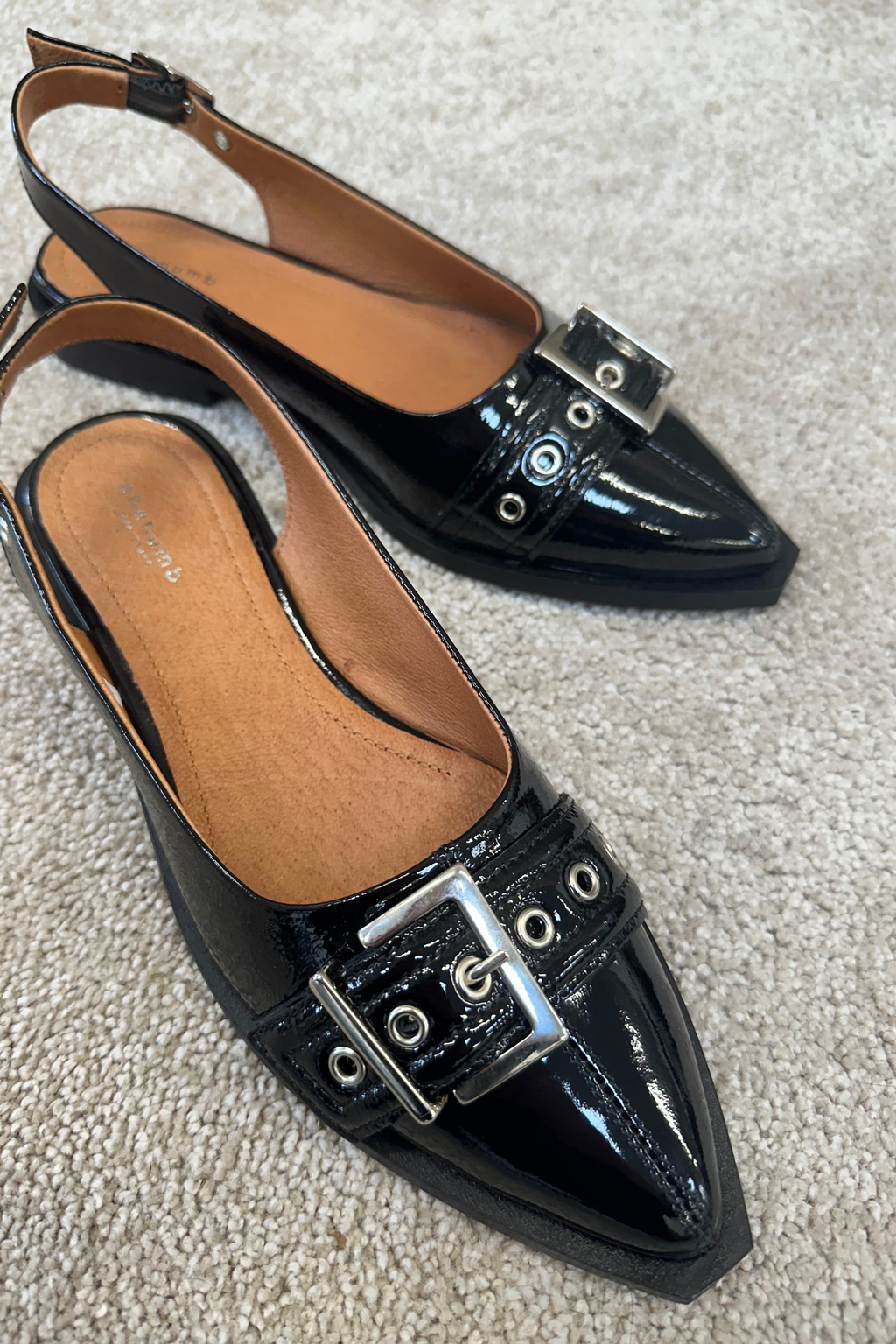 Want, black patent leather