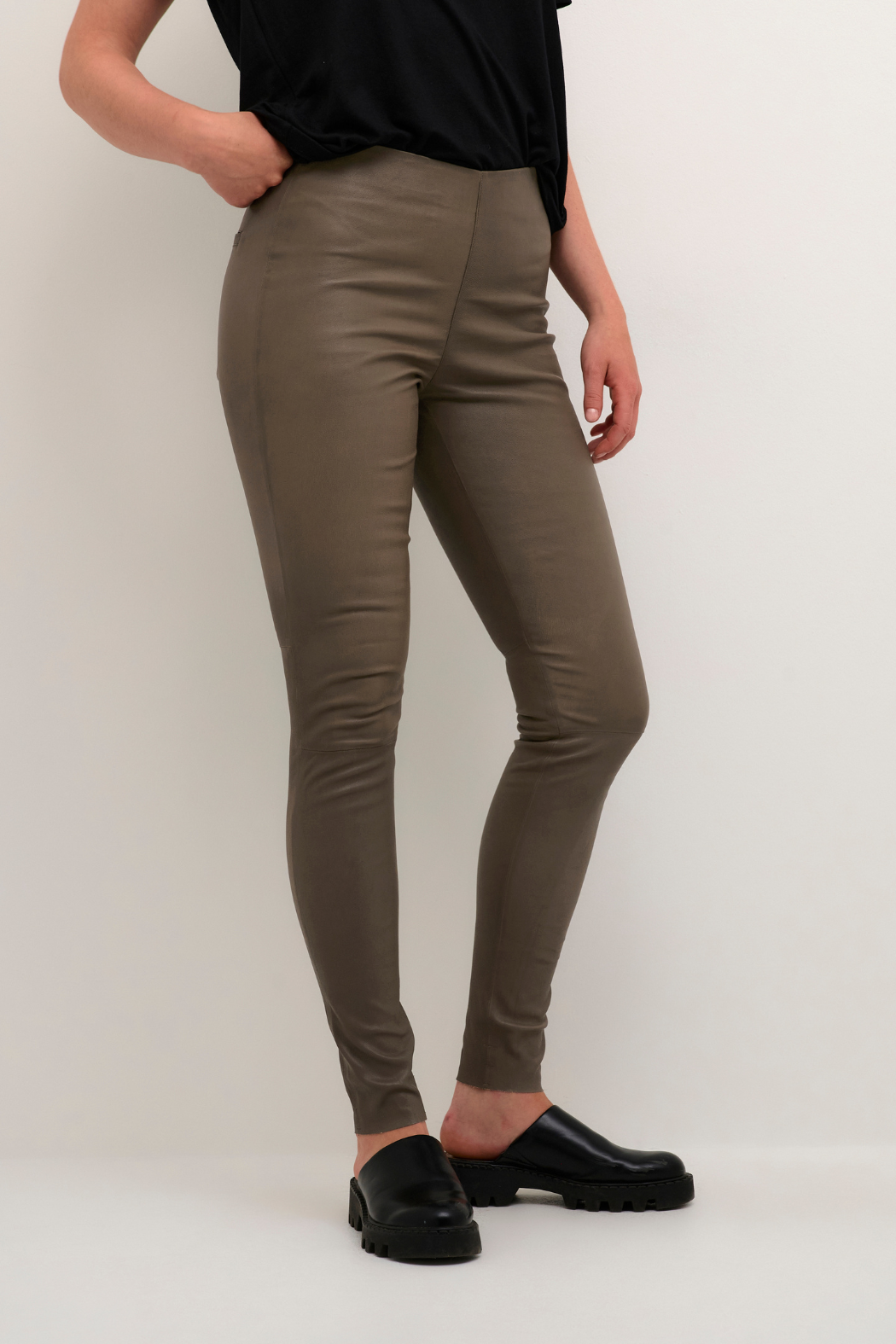Meme leather pants, walnut