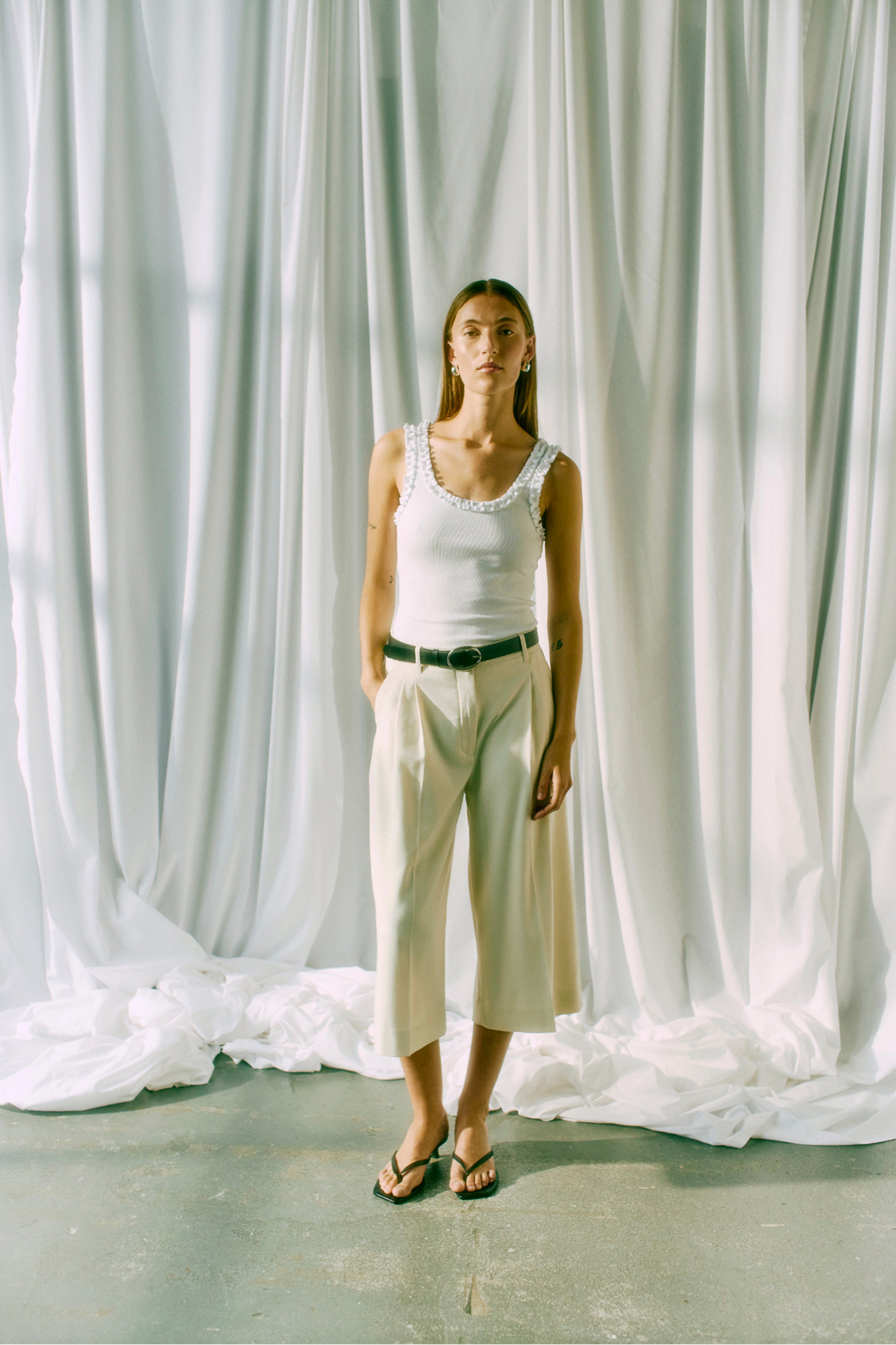 Forudbestilling - CMSiv frill top | Bright white