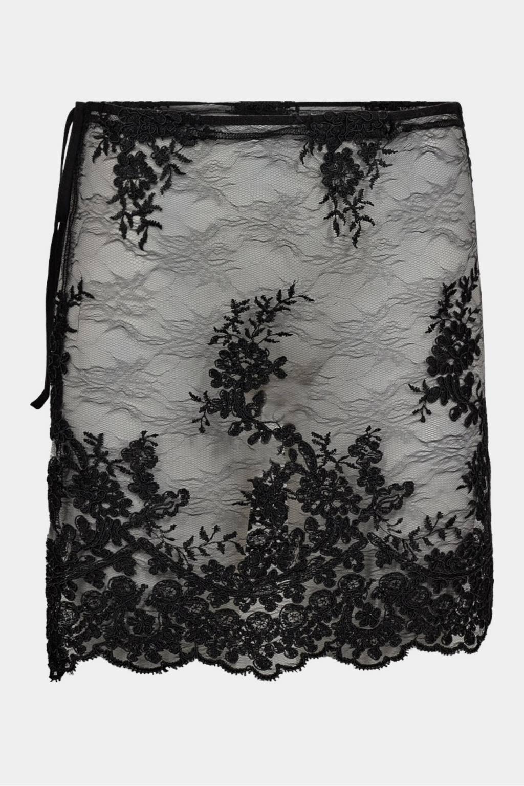 Fin, smuk, elegant, klassisk, staple, feminin, pæn, rå, cool, sej, unik, musthave, hverdag, fest, kvinde, dame, woman, nederdel, skirt, overshirt, blonde, lace, transparent, gennemsigtig, see through, lag på lag, bindebånd