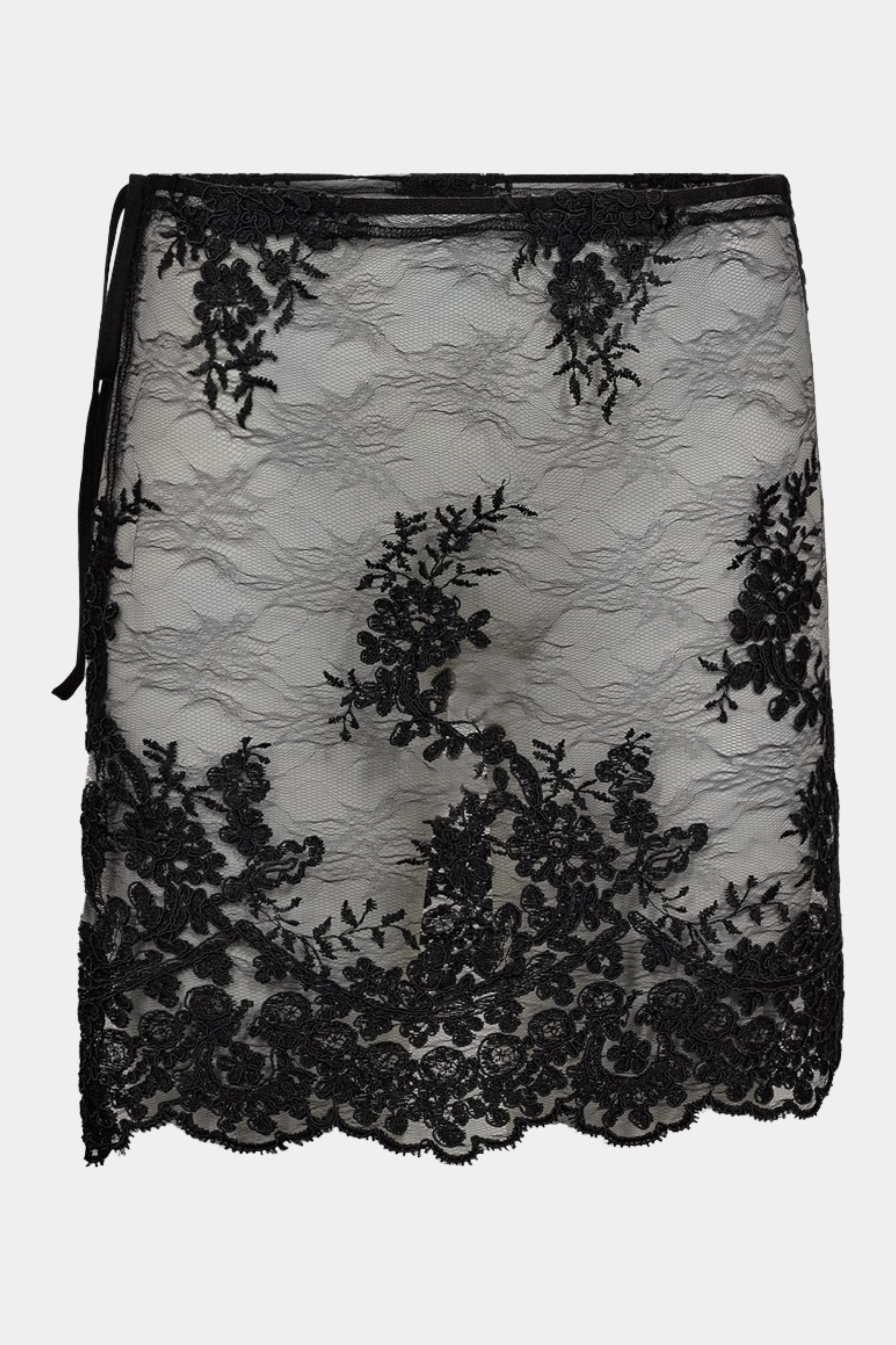 Fin, smuk, elegant, klassisk, staple, feminin, pæn, rå, cool, sej, unik, musthave, hverdag, fest, kvinde, dame, woman, nederdel, skirt, overshirt, blonde, lace, transparent, gennemsigtig, see through, lag på lag, bindebånd