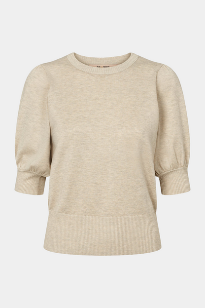Fin, smuk, elegant, klassisk, staple, feminin, pæn, rå, cool, sej, unik, musthave, hverdag, fest, kvinde, dame, woman, strik, knit, trøje, bluse, pullover, beige, meleret, melange, kortærmet, pufærmer, blød, soft, basic, staple, rund hals, rib