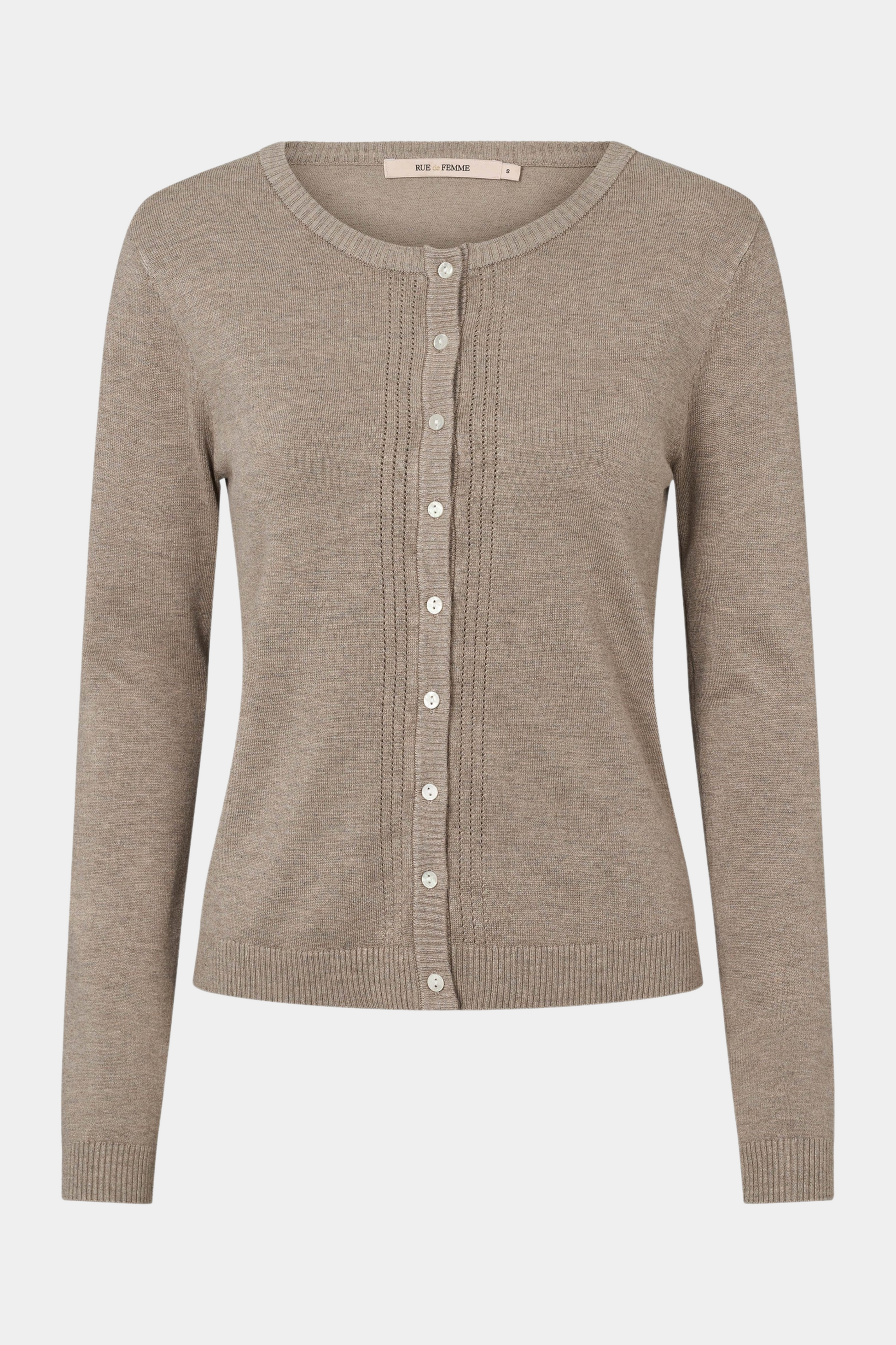 cardigan, strik, trøje, bluse, pullover, knit, soft, blød, finstrik, sand, beige, stolpelukning, langærmet, legant, fin, feminin, staple, casual, classic, rund hals, kvinde, dame, woman