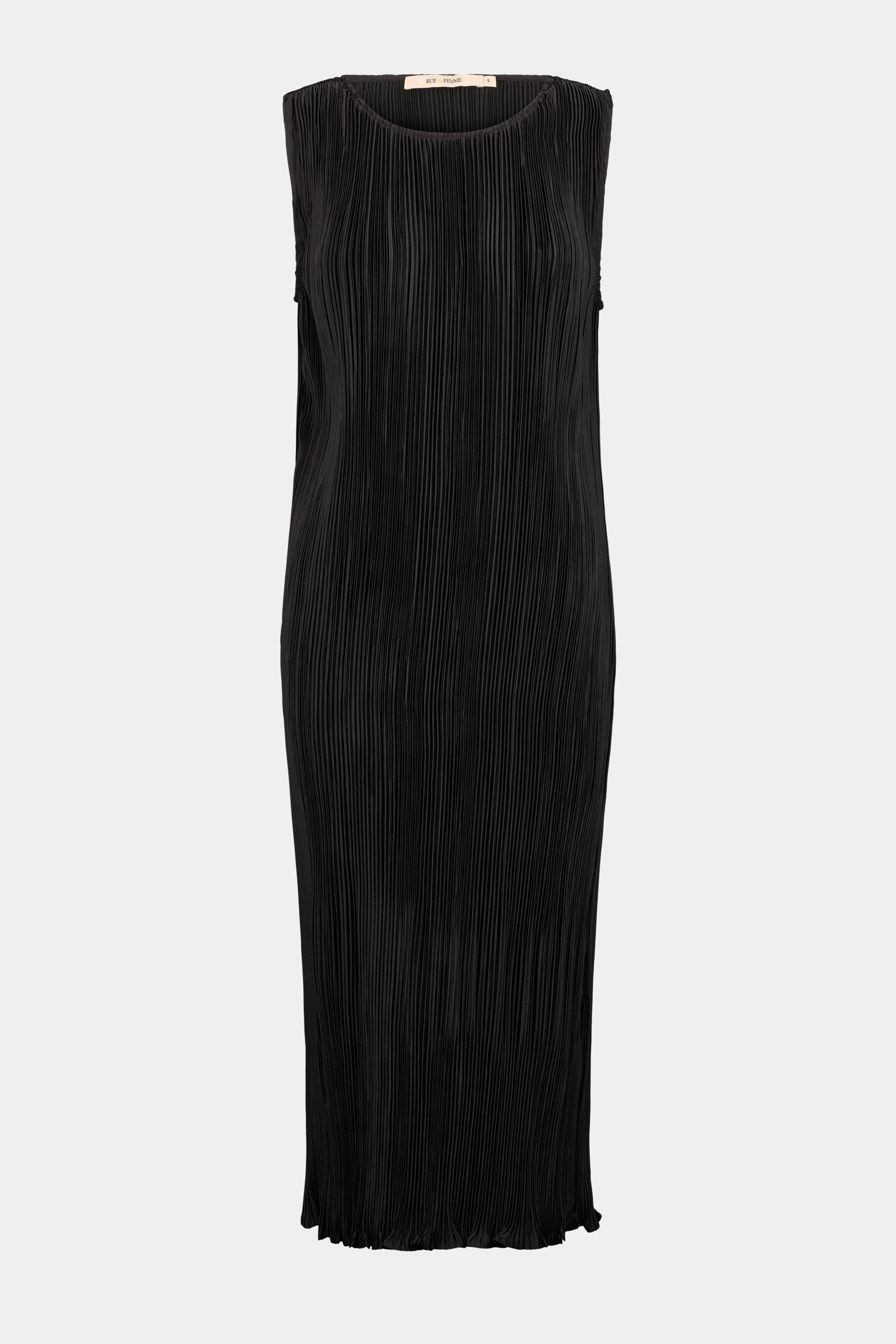 kjole, dress, midi, mellemlang, under knæet, sort, black, plisse, plissering, plisseret, plisseringer, simpel, simple, classic, elegant, old money, kortærmet, ærmeløs, tætsiddende, stram, tight, let, sommerkjole, festkjole, hverdag, fest, kvinde, dame, woman