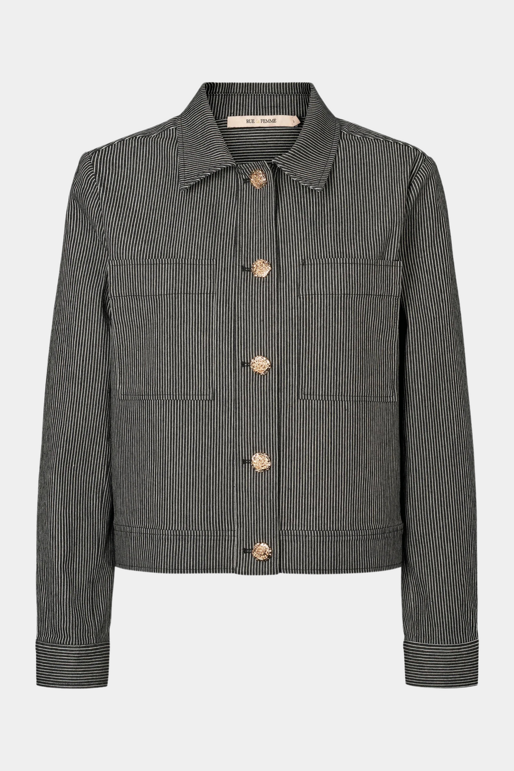Fin, smuk, elegant, klassisk, staple, feminin, pæn, rå, cool, sej, unik, musthave, hverdag, fest, kvinde, dame, woman, jakke, coat, overshirt, skjorte, shirt, striber, strib, stripe, sort, hvid, black, white, gold, guld, knapper, elegant, fin, feminin, sommerjakke, bomuld