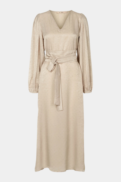 kjole, dress, beige, creme, satin, silke, shiny, skinnende, blank, sten, glimmer, glitter, Fin, smuk, elegant, klassisk, feminin, pæn, rå, cool, sej, unik, musthave, hverdag, fest 