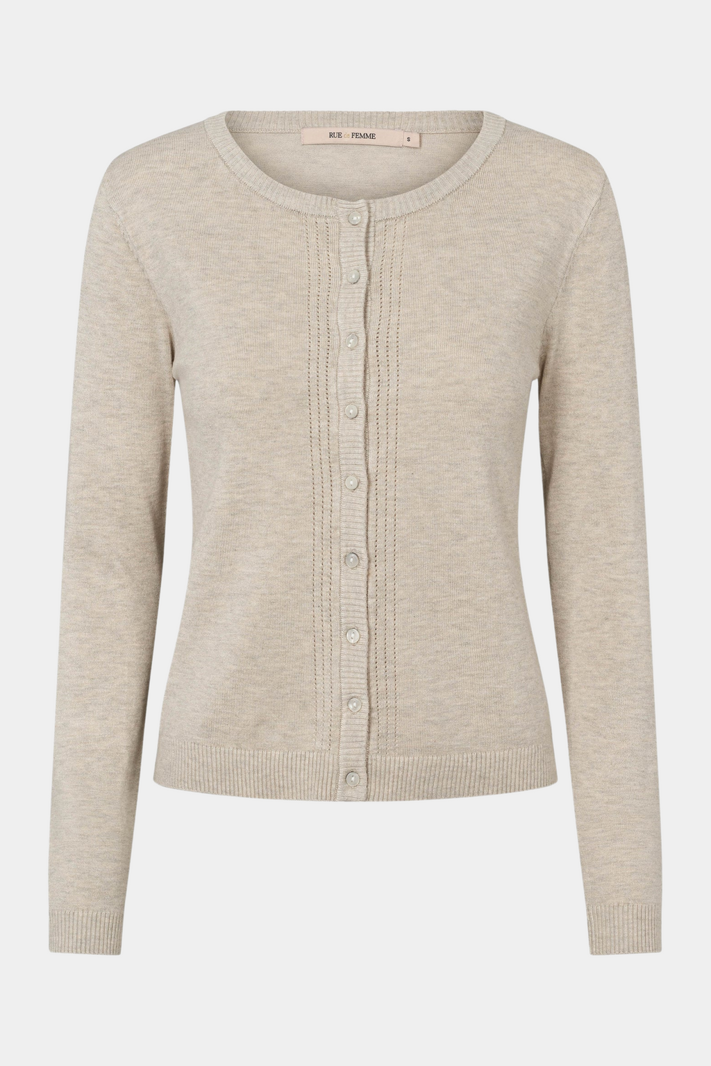 cardigan, strik, trøje, bluse, pullover, knit, soft, blød, finstrik, sand, beige, råhvid, off white, stolpelukning, langærmet, legant, fin, feminin, staple, casual, classic, rund hals, kvinde, dame, woman