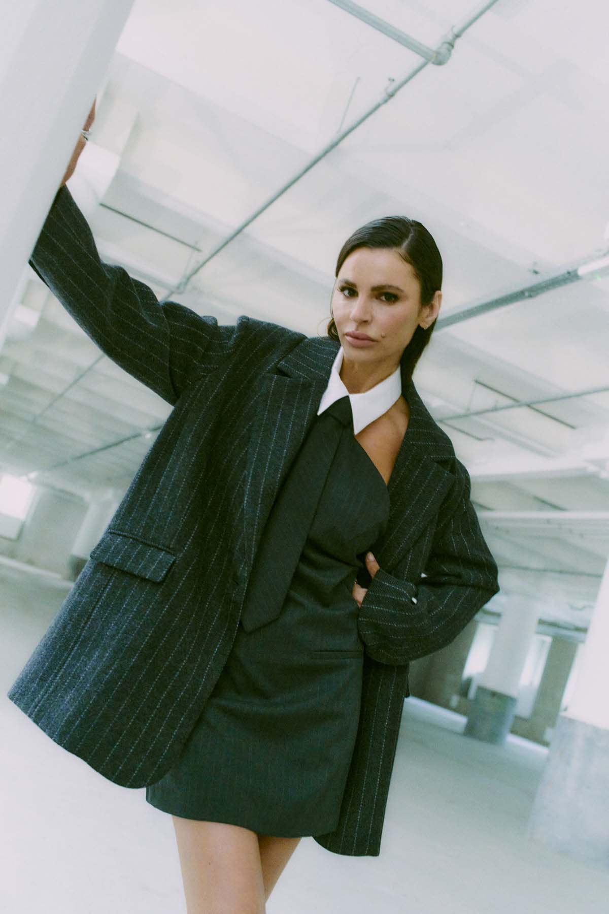 blazer, habit, jakke, frakke, tyk, varm, oversize, striber, nålestribet, sort, revers, efterårsjakke, fin, smuk, elegant, klassisk, feminin, pæn, rå, cool, sej, unik, musthave, hverdag, fest