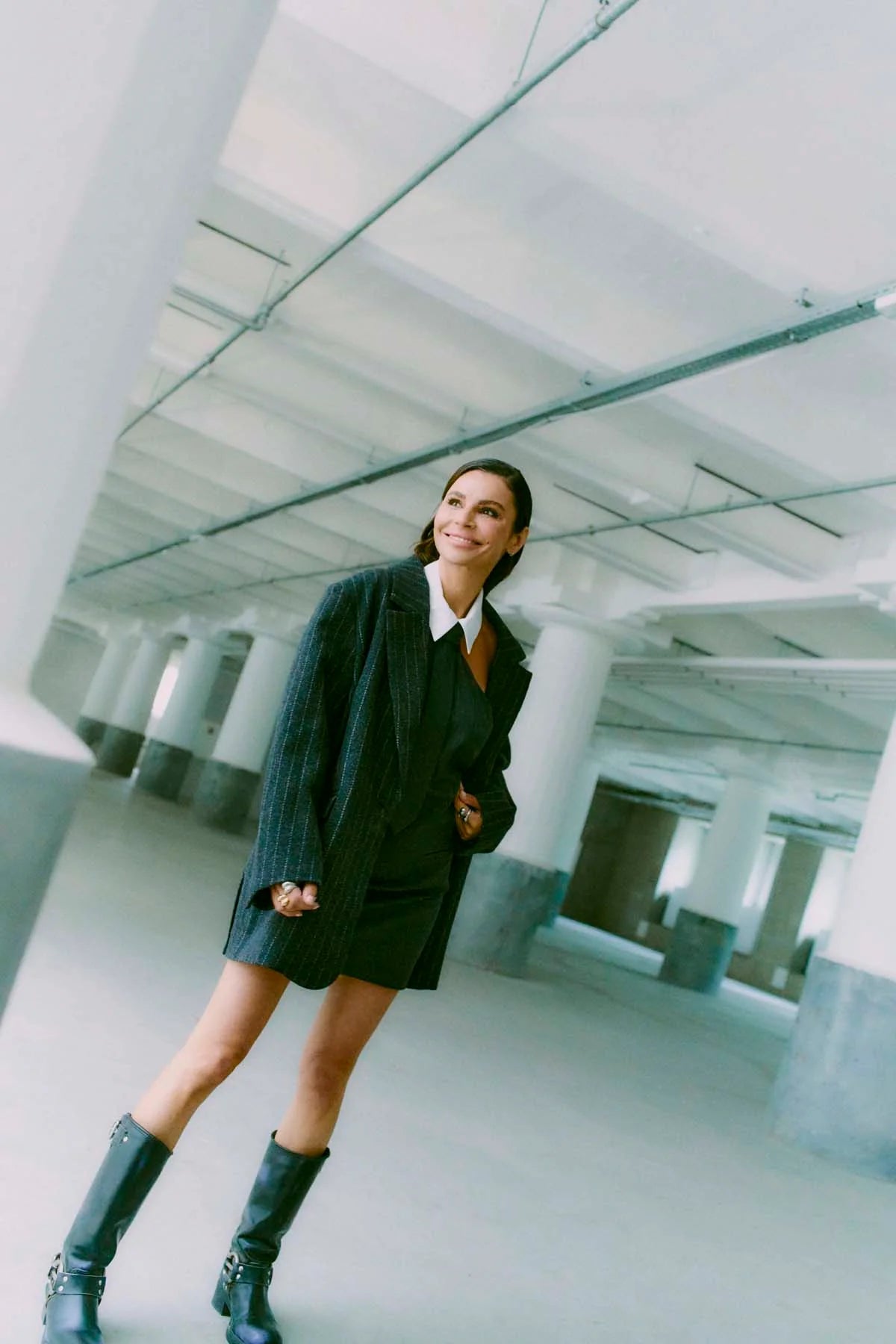 blazer, habit, jakke, frakke, tyk, varm, oversize, striber, nålestribet, sort, revers, efterårsjakke, fin, smuk, elegant, klassisk, feminin, pæn, rå, cool, sej, unik, musthave, hverdag, fest