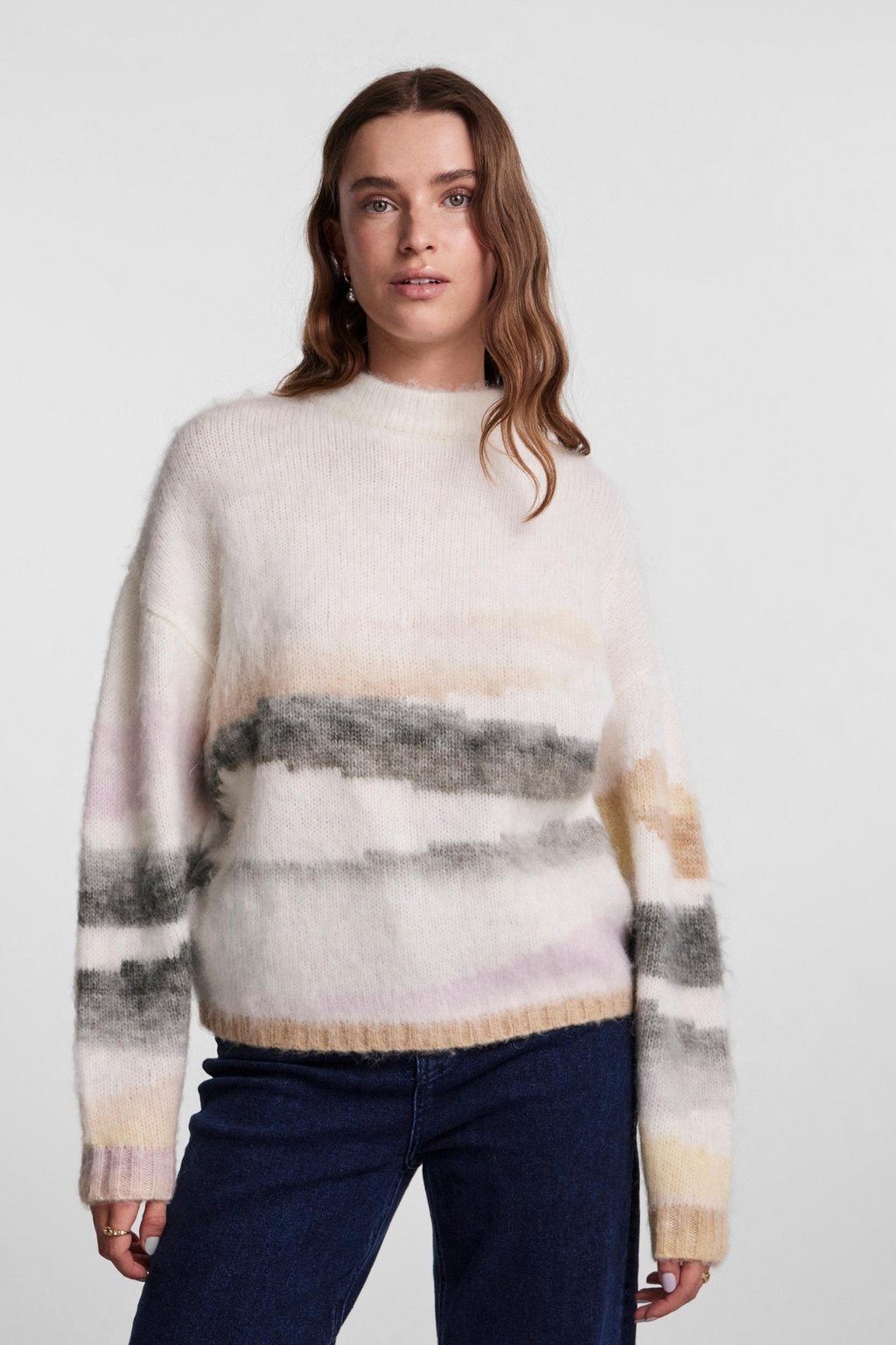 strik, knit, bluse, trøje, overdel, pullover, varm, blød, strikket, farve, farver, pastel, striber, rundhals, hvid, lys, fin, smuk, elegant, klassisk, feminin, pæn, rå, cool, sej, unik, musthave, hverdag, fest, vinter, koldt