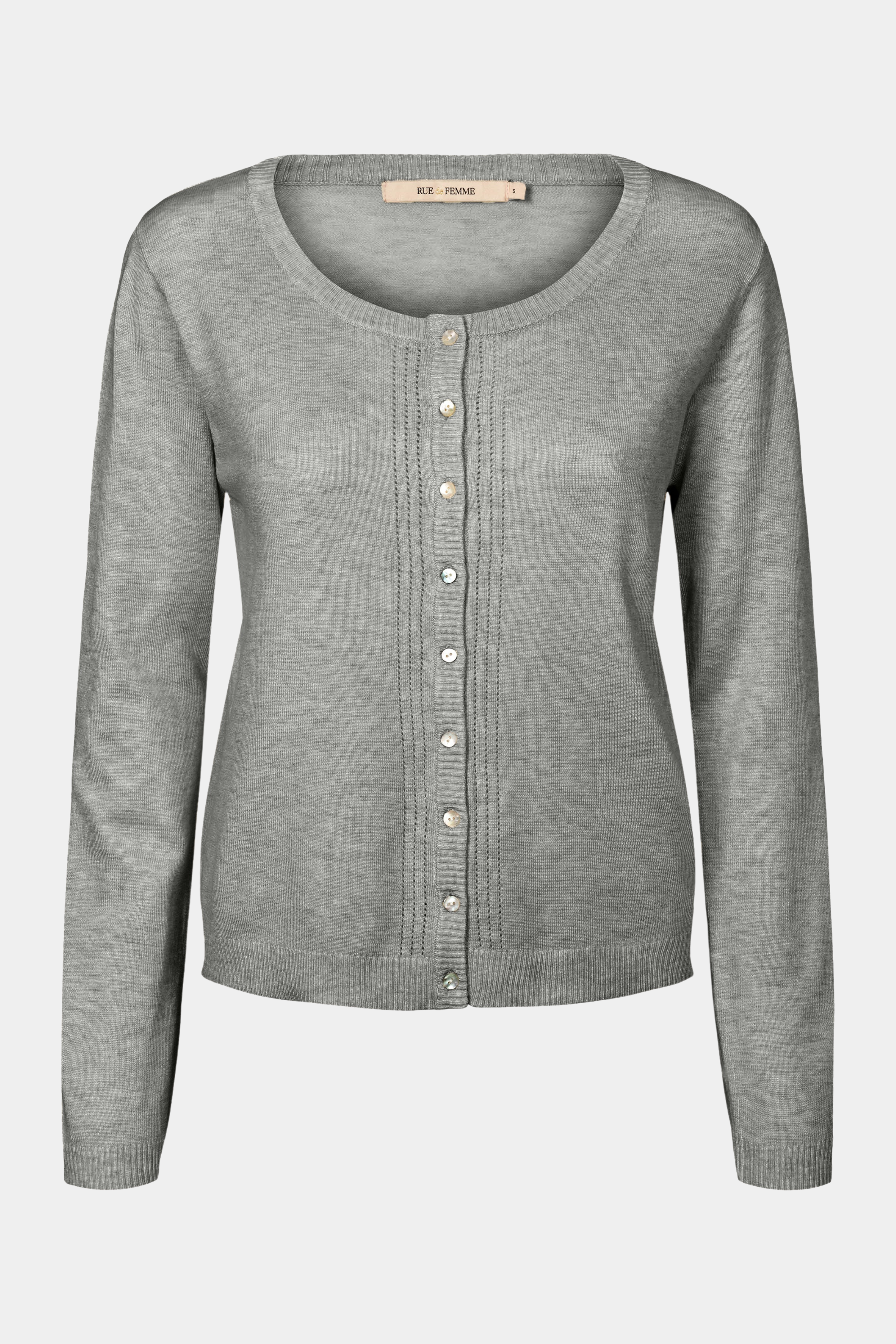 Fin, smuk, elegant, klassisk, staple, feminin, pæn, rå, cool, sej, unik, musthave, hverdag, fest, kvinde, dame, woman, cardigan, strik, trøje, bluse, pullover, knit, soft, blød, finstrik, sort, black, stolpelukning, langærmet, feminin, staple, casual, classic, rund hals,
