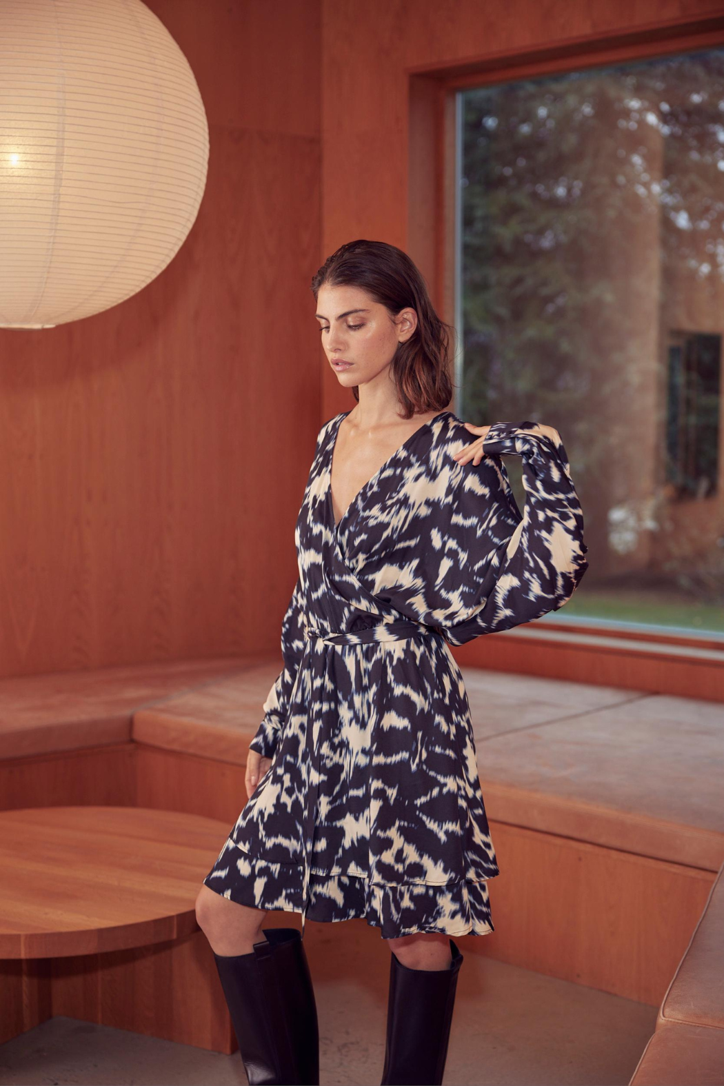 kjole, dress, wrap, slåom, print, animal, dyreprint, bindebånd. flæse, langærmet, fin, smuk, elegant, klassisk, feminin, pæn, rå, cool, sej, unik, hverdag, fest