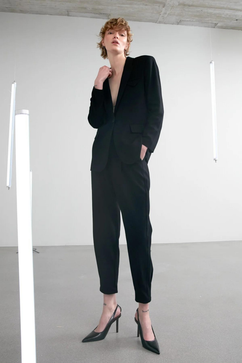 buks, bukser, pant, pants, habit, habitbukser, jakkesæt, presfolder, læg, sort, fin, smuk, elegant, klassisk, feminin, pæn, rå, cool, sej, unik, musthave, hverdag, fest, basis, basic