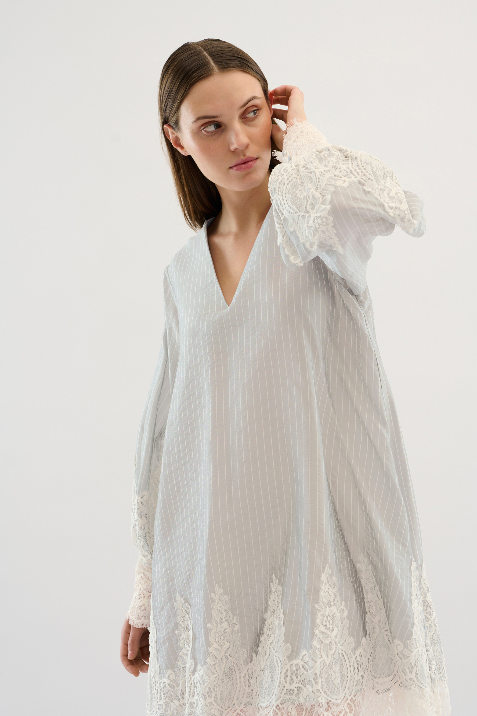 kjole, dress, short, kort,striber, stripe, lace,blonder, fin, smuk, elegant, klassisk, feminin, pæn, rå, cool, sej, unik, musthave, hverdag,fest, grå, grey,