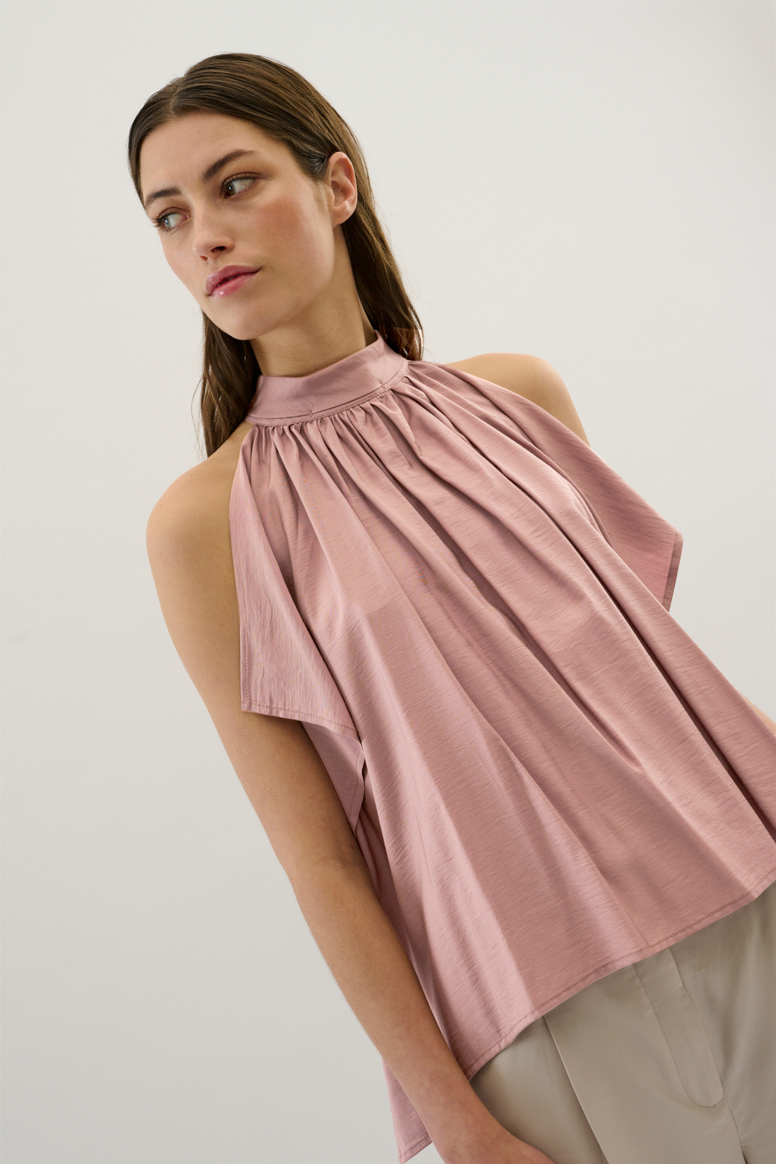 top,overdel, højhals, flæse, flæser, ærmeløs, rosa, lyserød, fin, smuk, elegant, klassisk, feminin, pæn, rå, cool, sej, unik, musthave, hverdag, fest, festlig,