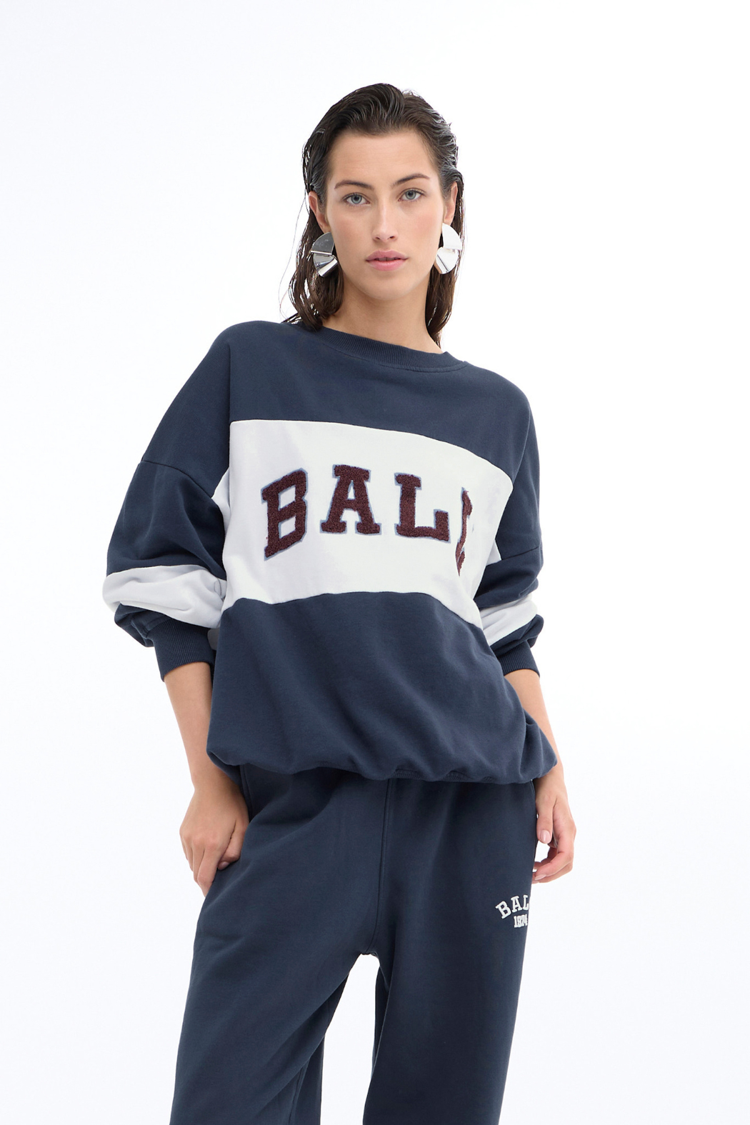 sweat, sweatshirt, bluse, overdel, pullover, retro, ball, tryk, logo, colorblok, sort, hvid, fin, smuk, elegant, klassisk, feminin, pæn, rå, cool, sej, unik, musthave, hverdag, fest