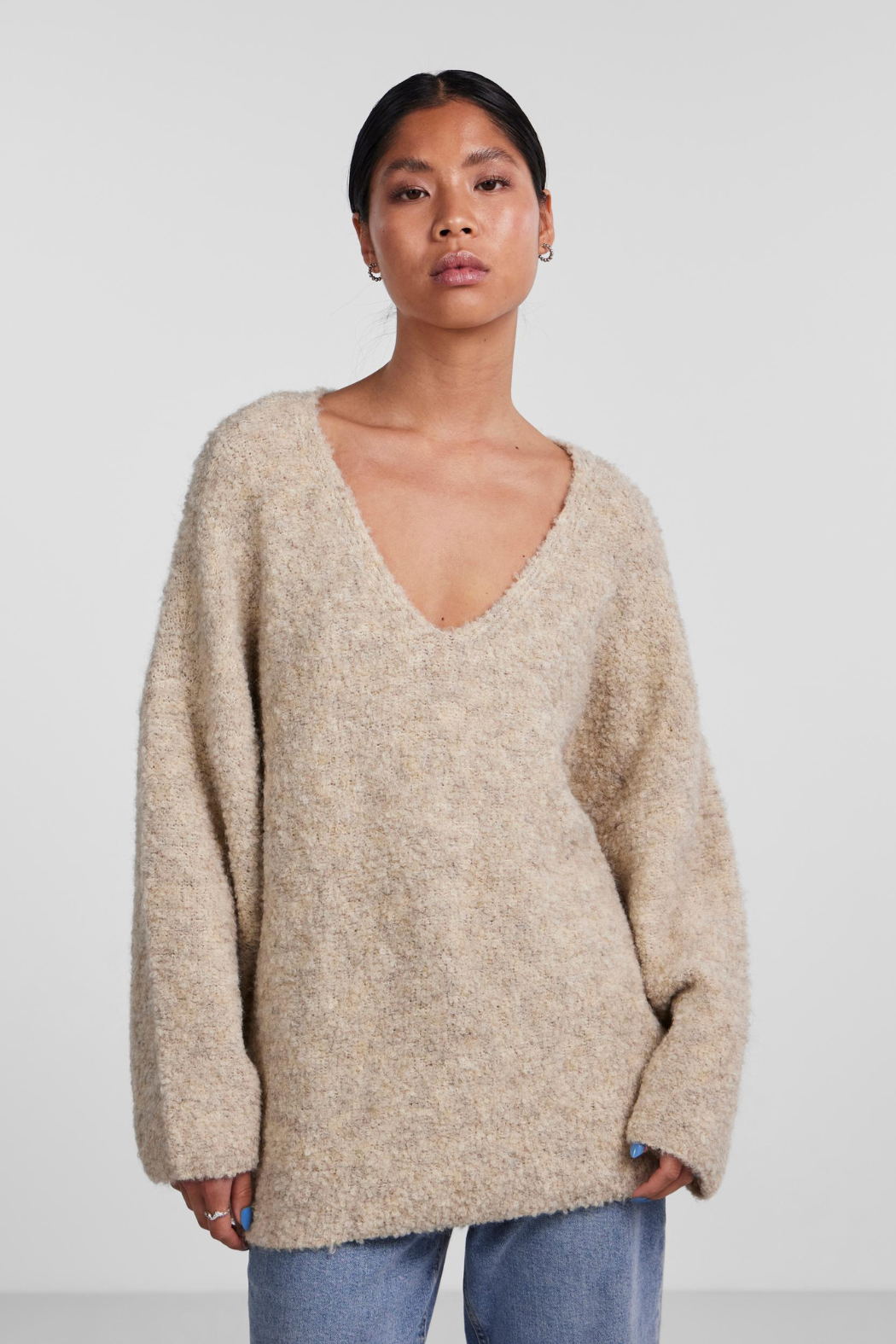 strik, knit, bluse, overdel, pullover, blød, teddy, beige, råhvid, varm, oversize, vudskæring, fin, smuk, elegant, klassisk, feminin, pæn, rå, cool, sej, unik, musthave, hverdag, fest