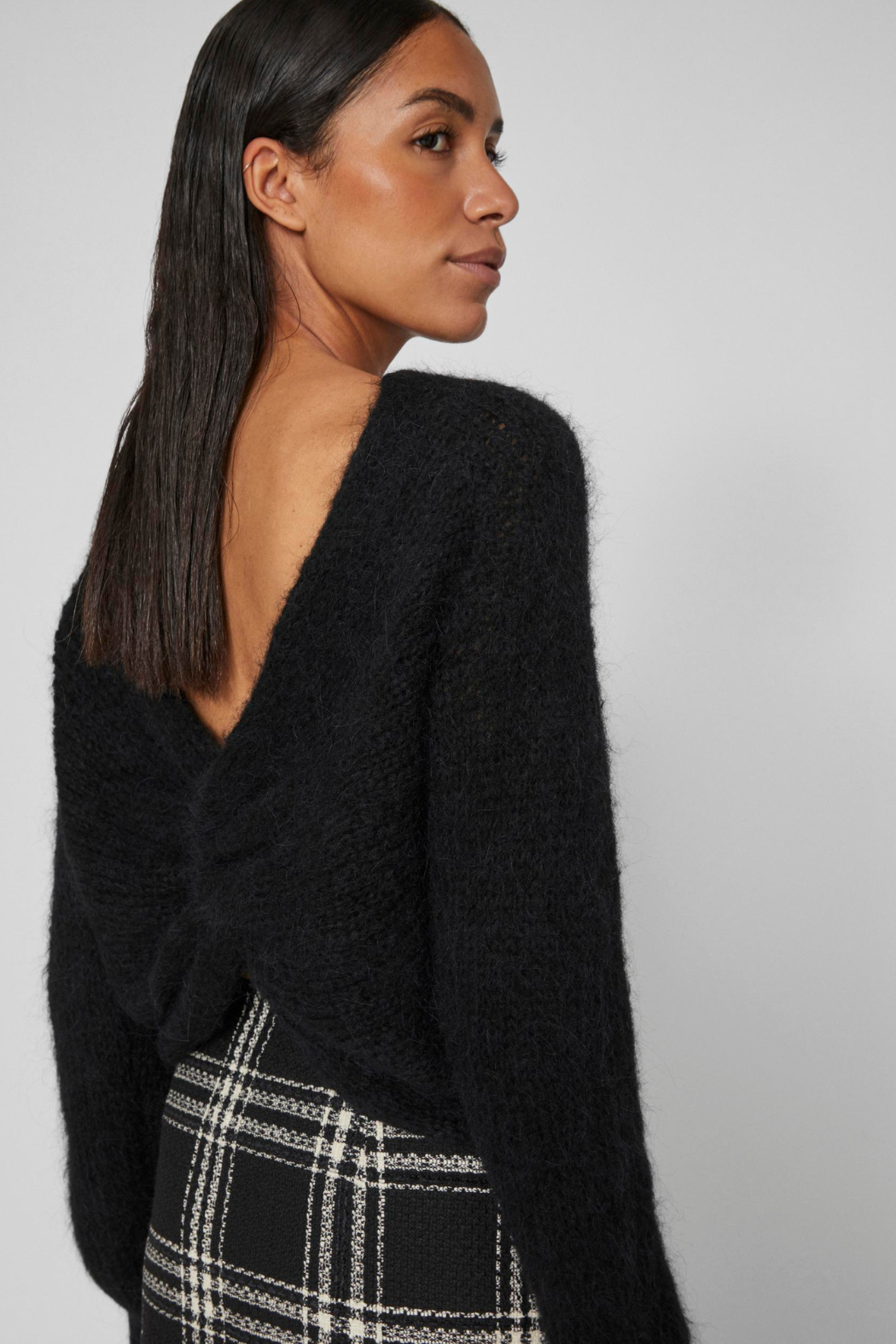 strik, knit, strikket, sort, black, alpaca, uld, blød, langhåret, lodden, knude, tvist, croped, kort, rund hals, langærmet, varm, fin, smuk, elegant, klassisk, feminin, pæn, rå, cool, sej, unik, musthave, hverdag, fest