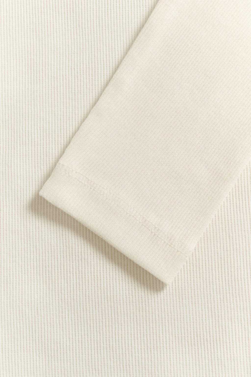 bluse, rib, råhvid, creme, højhals, rib, hul, ribbet, blød, tætsiddende, fin, smuk, elegant, klassisk, feminin, pæn, rå, cool, sej, unik, musthave, hverdag, fest