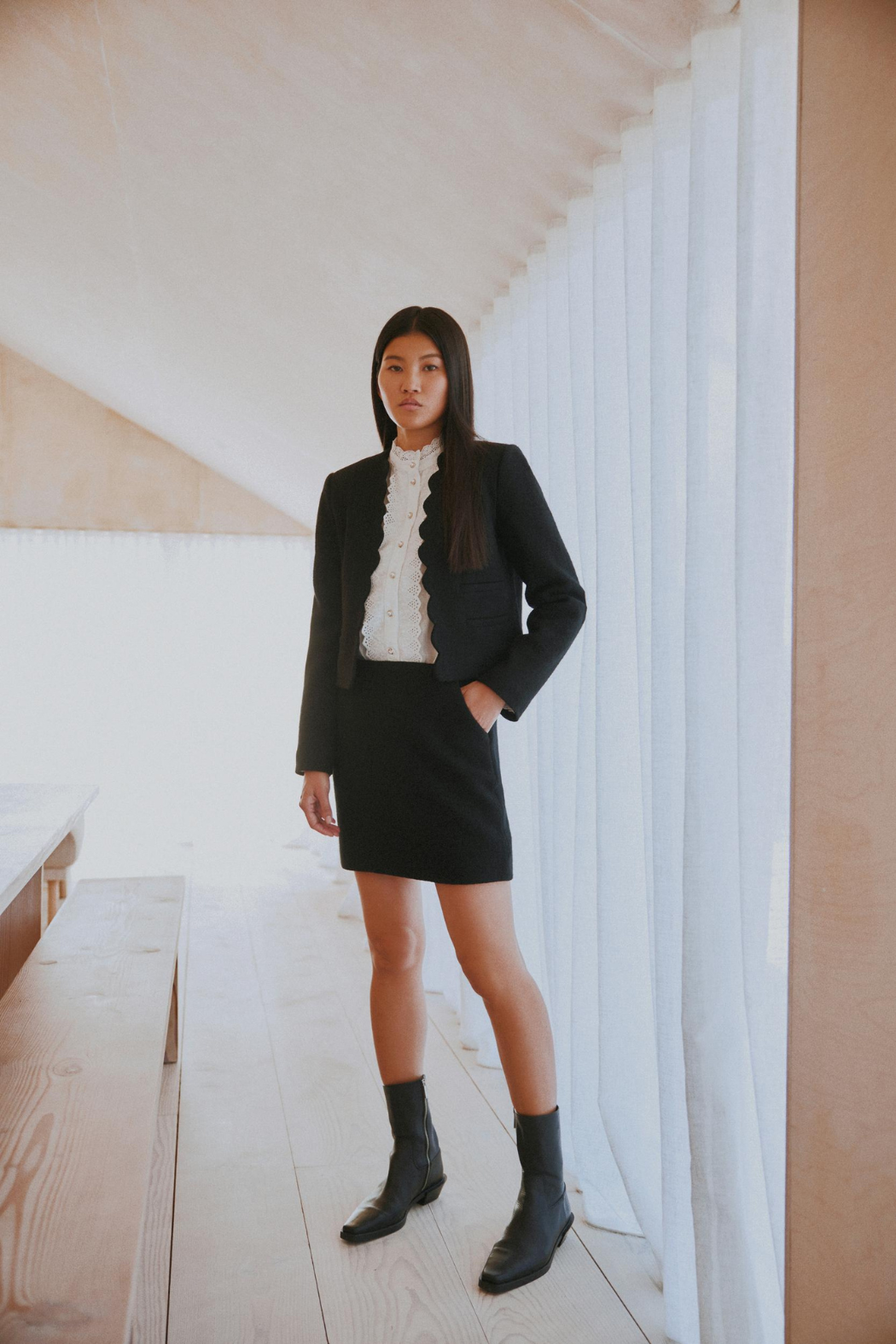 nederdel, skirt, kort, short, uld, wool, viskose, teddy, varm, lommer, lynlås, sort, fin, smuk, elegant, klassisk, feminin, pæn, rå, cool, sej, unik, musthave, hverdag, fest
