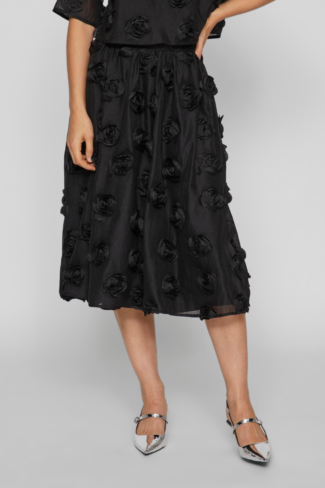 nederdel, skirt, midi, lang, lynlås, fitted, blomster, roser, flowers, sort, black, mesh, gennemsigtig, transparent, festlig, fin, smuk, elegant, klassisk, feminin, pæn, rå, cool, sej, unik, musthave, hverdag, fest