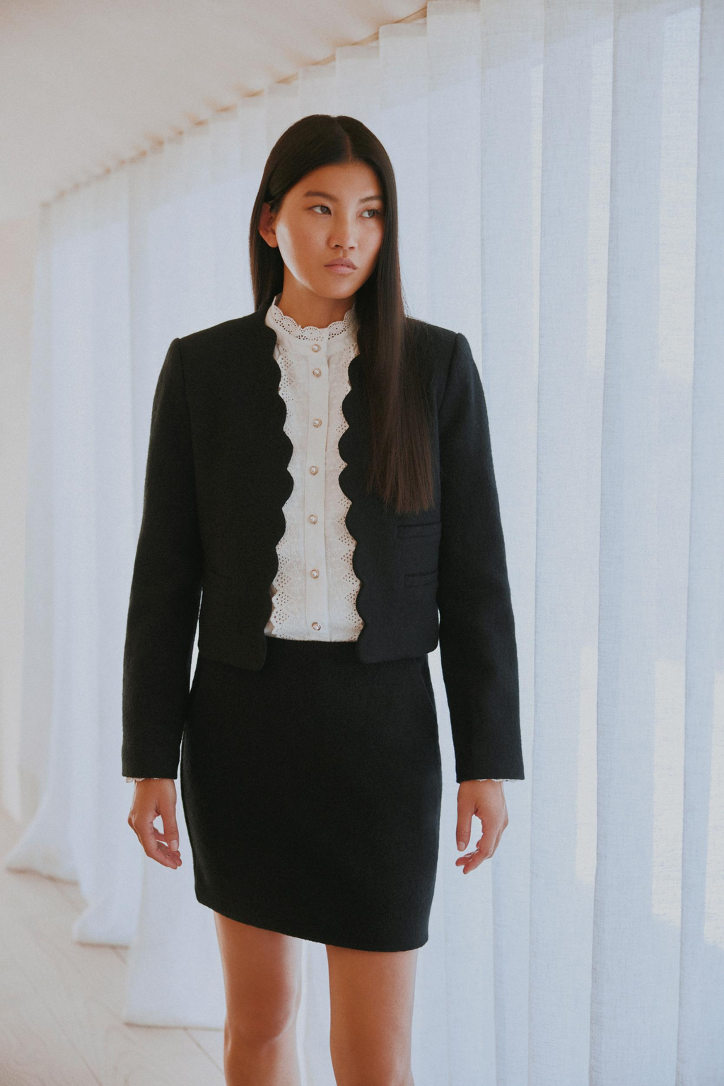 jakke, frakke, trøje, uld, viskose, sort, tungekant, varm, ulden, stilet, fin, smuk, elegant, klassisk, feminin, pæn, rå, cool, sej, unik, musthave, hverdag, fest