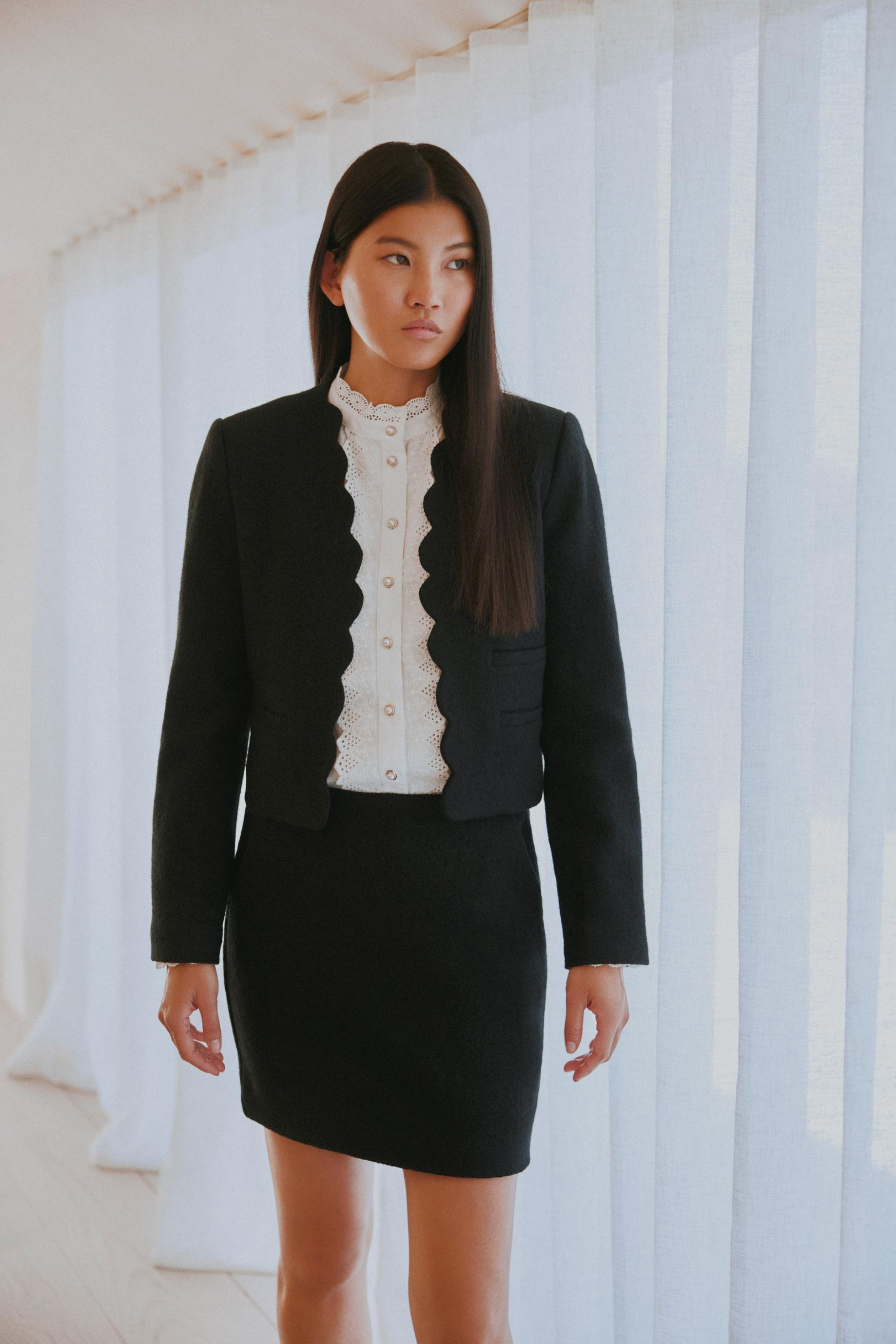 jakke, frakke, trøje, uld, viskose, sort, tungekant, varm, ulden, stilet, fin, smuk, elegant, klassisk, feminin, pæn, rå, cool, sej, unik, musthave, hverdag, fest