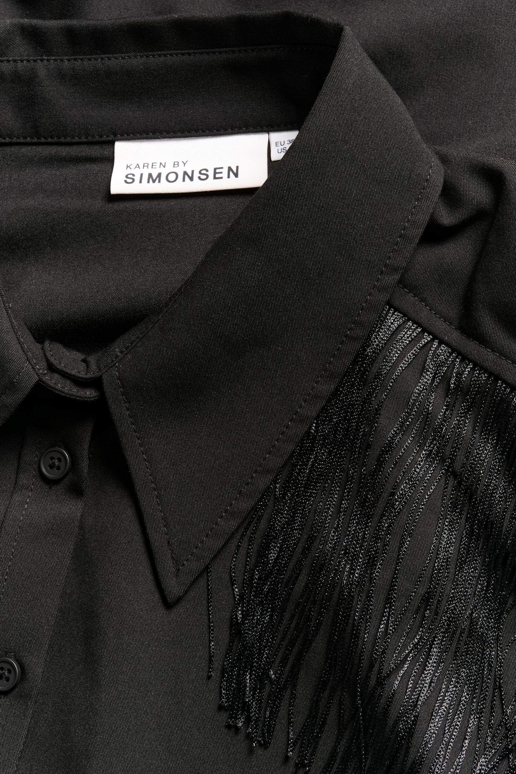 skjorte, shirt, bluse, overdel, frynser, snore, tråde, krave, glat, blank, skínnende, fin, smuk, elegant, klassisk, feminin, pæn, rå, cool, sej, unik, musthave, hverdag, fest