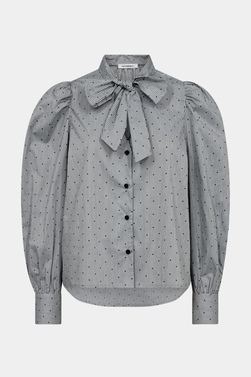 skjorte, shirt, bluse, grå, grey, prikker, prikket, dots, sløjfe, bow, bindebånd, fin, smuk, elegant, klassisk, feminin, pæn, rå, cool, sej, unik, musthave, hverdag, fest