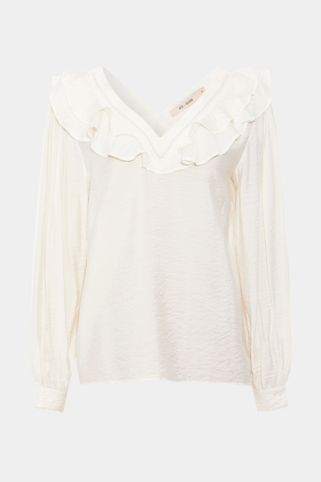 bluse, blouse, skjorte, shirt, overdel, blonde, blonder, flæse, flæser, hulmønster, let, løs, hvid, råhvid, creme, offwhite, blank, shiny, blød, viskose, vudskæring, vhals, fin, smuk, elegant, klassisk, feminin, pæn, rå, cool, sej, unik, musthave, hverdag, fest