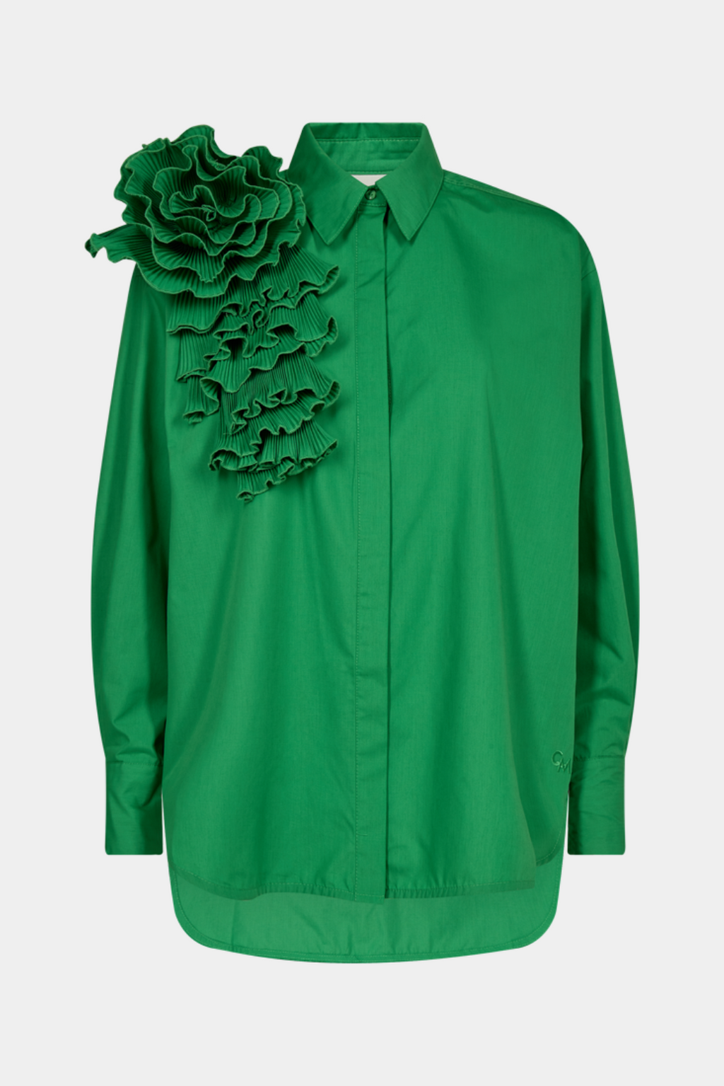 skjorte, shirt, oversize, bluse, trøje, grøn, green, stærk grøn, græsgrøn, flæse, flæser, rose, blomst, crepe, plisseret, detalje, krave, stor, lang, slids, fin, smuk, elegant, klassisk, feminin, pæn, rå, cool, sej, unik, musthave, hverdag, fest, fashion, trendy