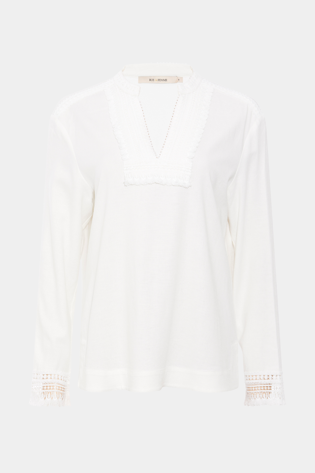 bluse, blouse, overdel, skjorte, shirt, hvid, råhvid, offwhite, white, vudskæring, vhals, blonder, hulmønster, lace, fin, smuk, elegant, klassisk, feminin, pæn, rå, cool, sej, unik, musthave, hverdag, fest