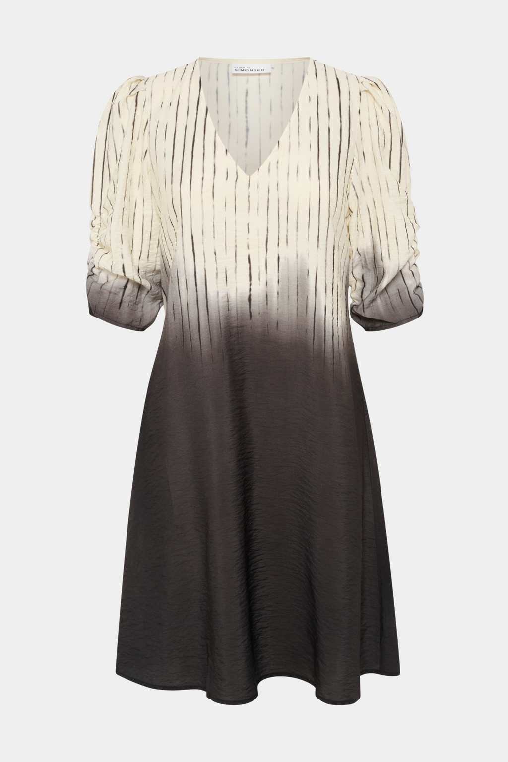 kjole, dress, midi, mellemlang, vudskæring, striber, stribet, hvid, sort, råhvid, offwhite, viskose, let, luftig, elastik, smok, rynker, rynkedetaljer, puf, pufærmer, fin, smuk, elegant, klassisk ,feminin, pæn, rå, cool, sej, unik, musthave, hverdag, fest