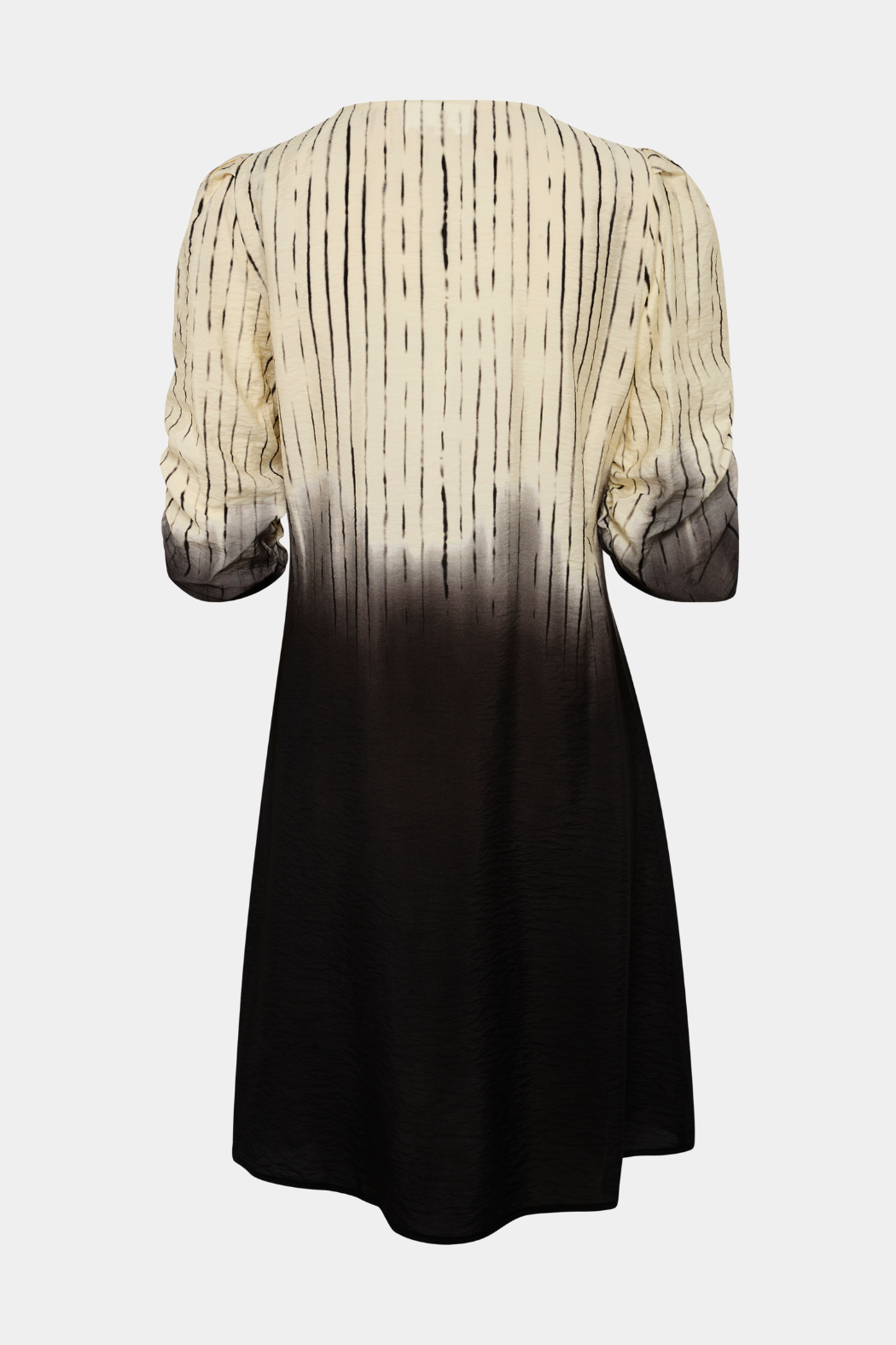 kjole, dress, midi, mellemlang, vudskæring, striber, stribet, hvid, sort, råhvid, offwhite, viskose, let, luftig, elastik, smok, rynker, rynkedetaljer, puf, pufærmer, fin, smuk, elegant, klassisk ,feminin, pæn, rå, cool, sej, unik, musthave, hverdag, fest