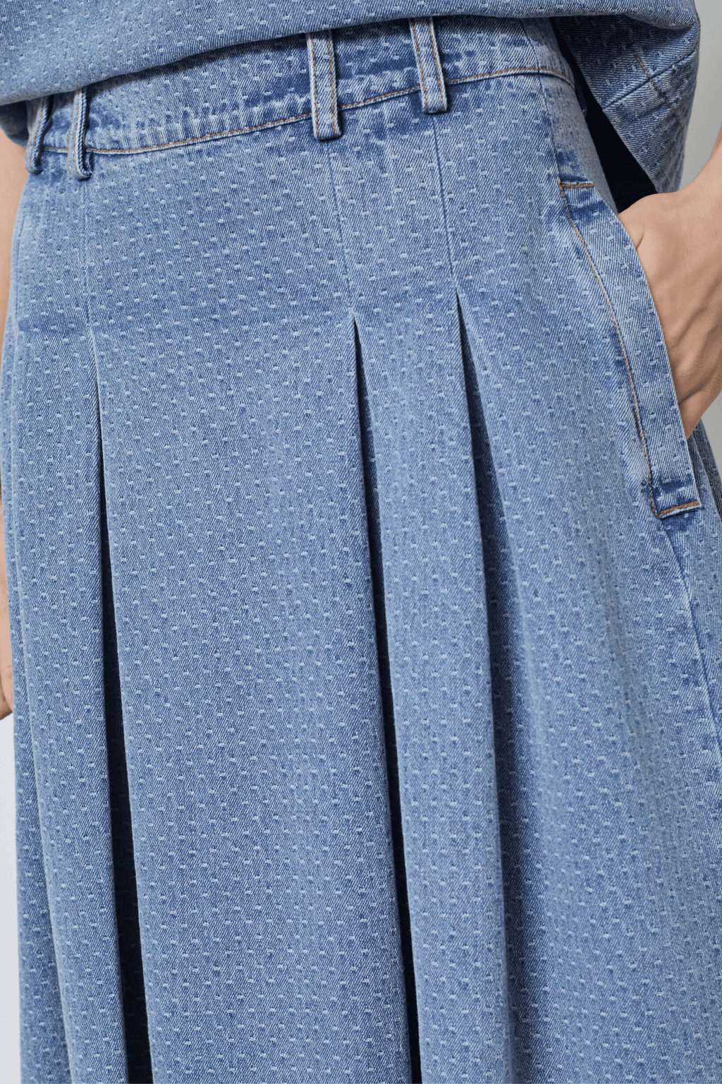 LovaCC anya pleat skirt