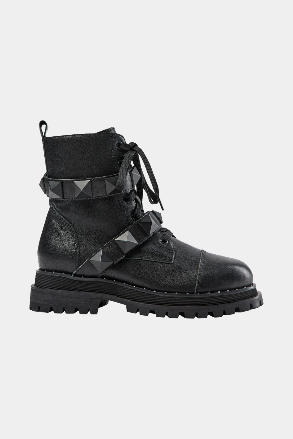 støvle, boot, støvler, boots, sort, black, læder, leather, skind, nitter, studs, rå, cool, snører, chunky, grov, cool, rå, vinter, efterår, forår, kvinde, dame, woman