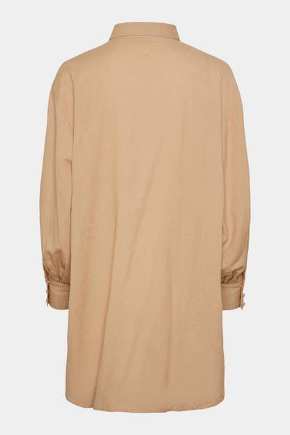 skjorte, shirt, storskjorte, oversize, stor, bred, hør, bomuld, beige, fin, smuk, elegant, klassisk, feminin, pæn, rå, cool, sej, unik, musthave, basis, basic, hverdag, fest