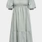 kjole, dress, midi, maci, løs, loose, a-shape, pufærmer, ballonærmer, smock, elastik, elastan, luftig, blød, soft, sommer, sommerkjole, kantet, firkantet, flæse, elegant, fin, feminin, stripe, striber, grøn, green, hvid, white, seer sucker, bæk og bølge, kvinde, dame, woman